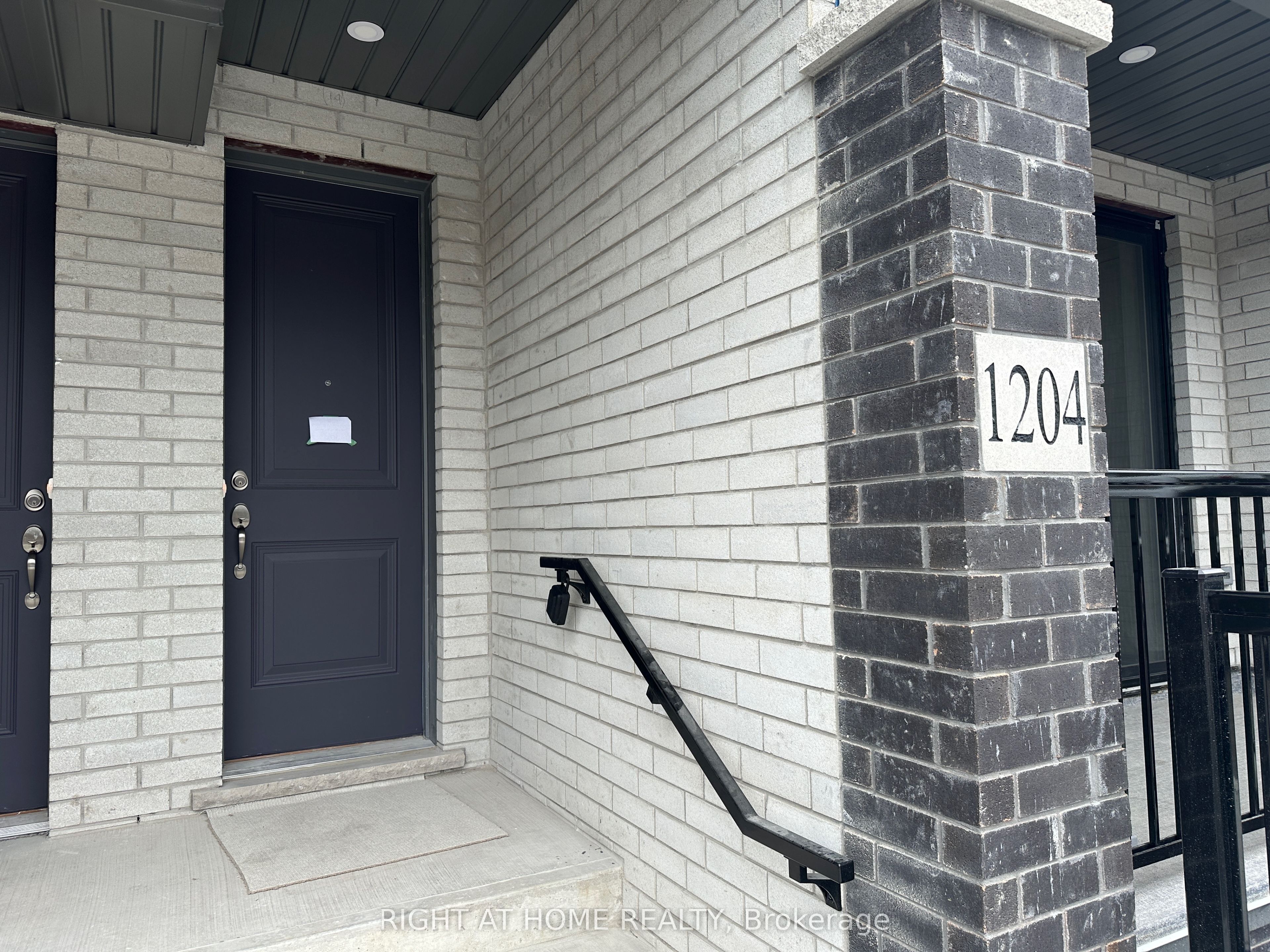 160 Densmore Road 1204 Property Photo 2
