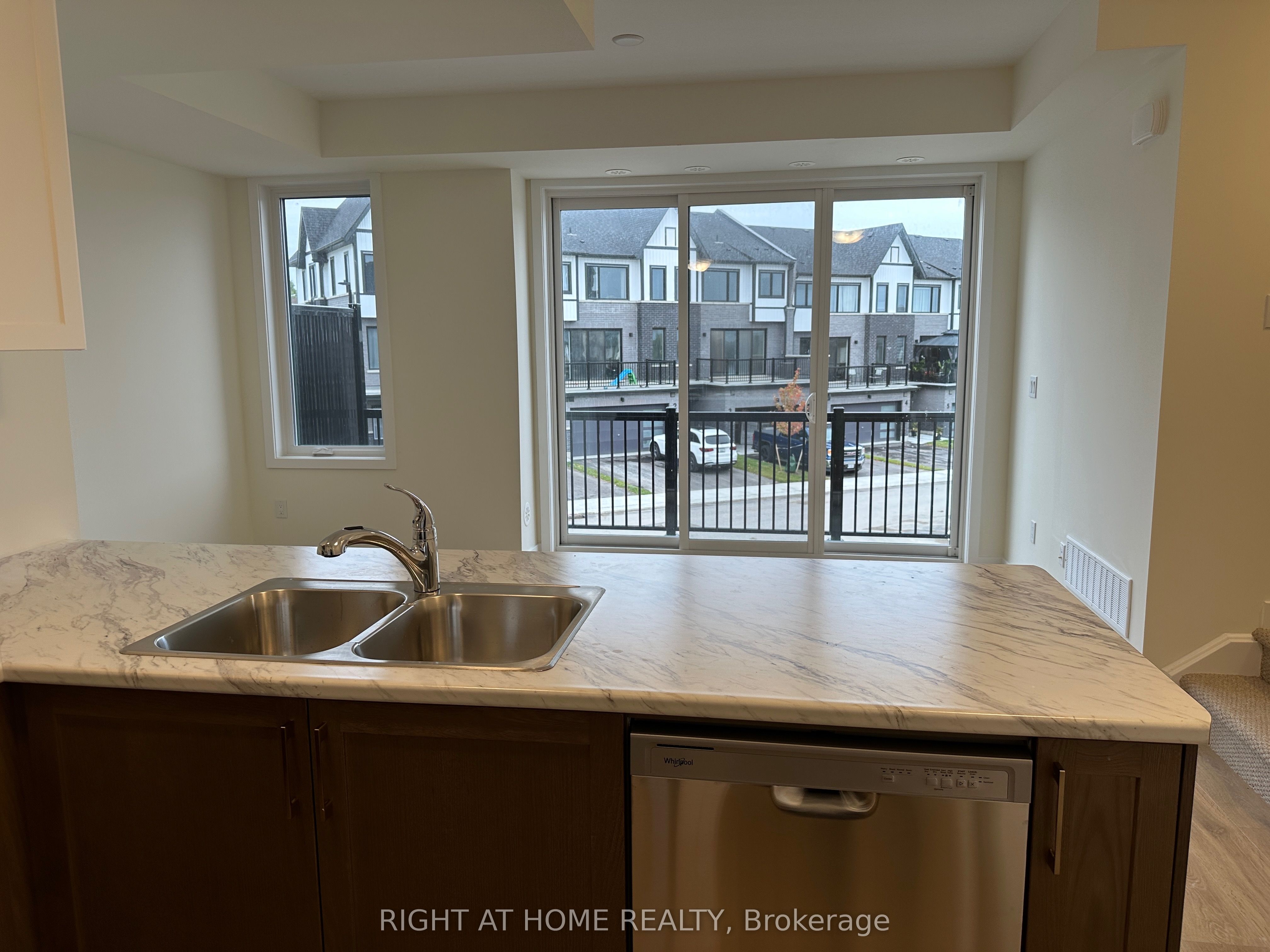 160 Densmore Road 1204 Property Photo 4