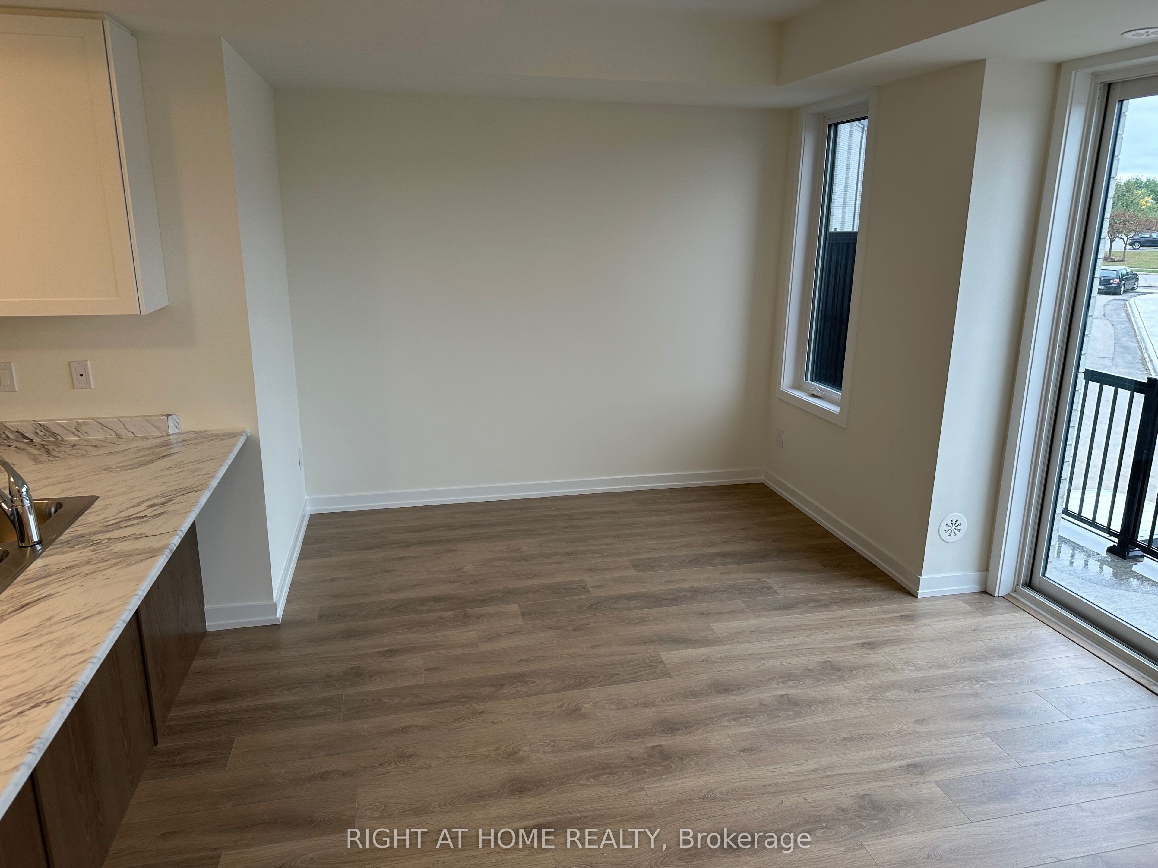 160 Densmore Road 1204 Property Photo 9