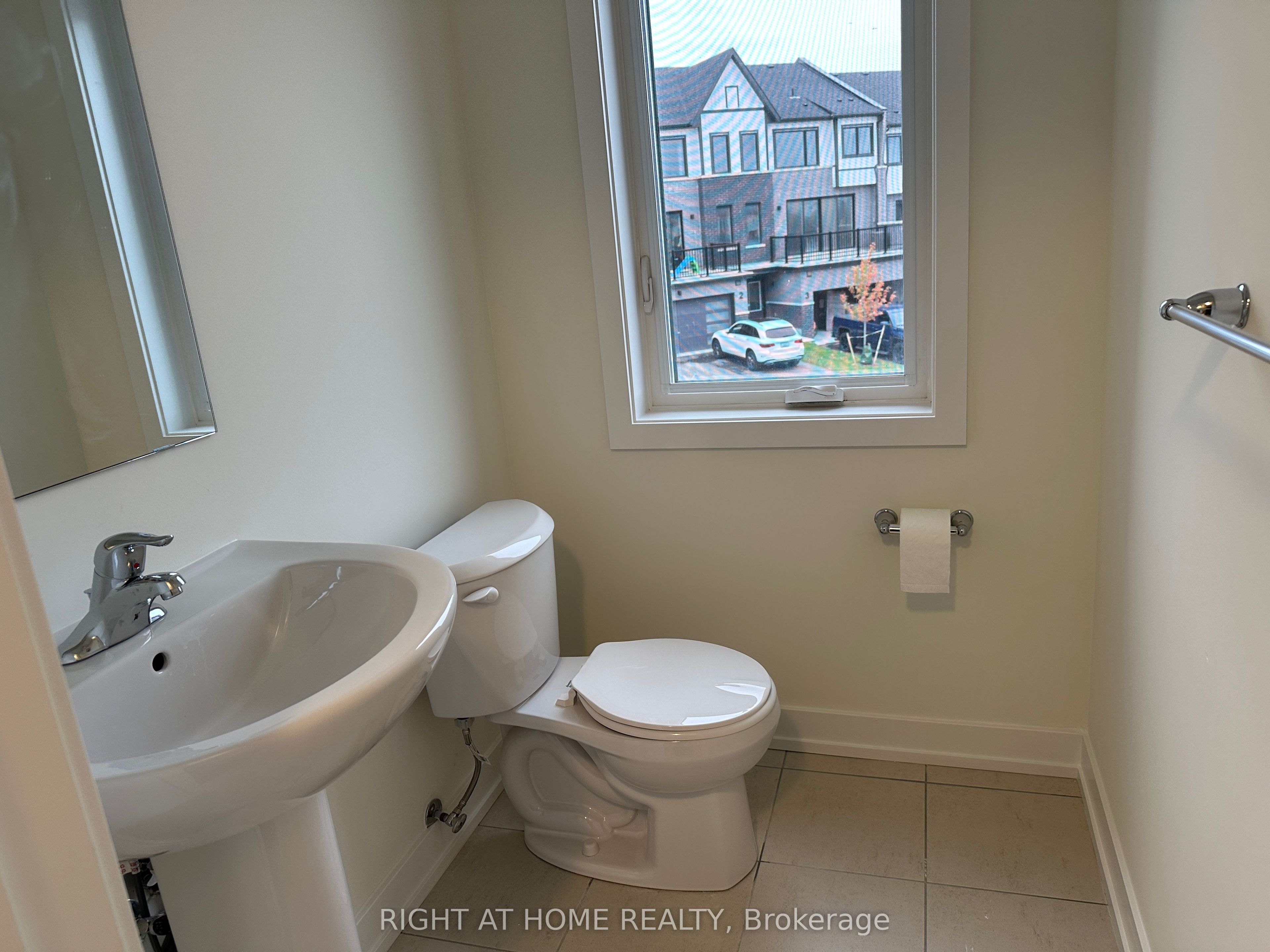 160 Densmore Road 1204 Property Photo 11