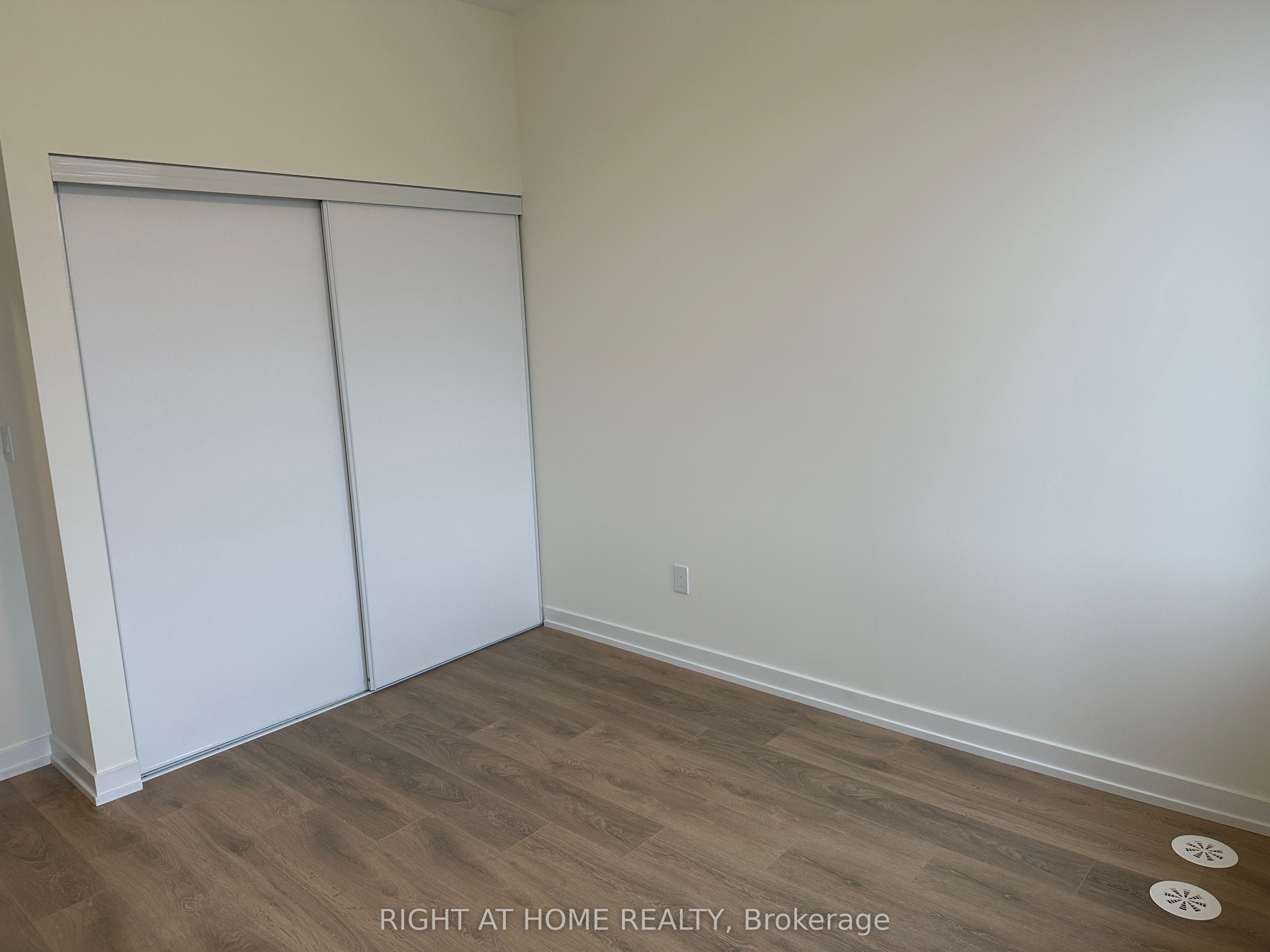 160 Densmore Road 1204 Property Photo 20