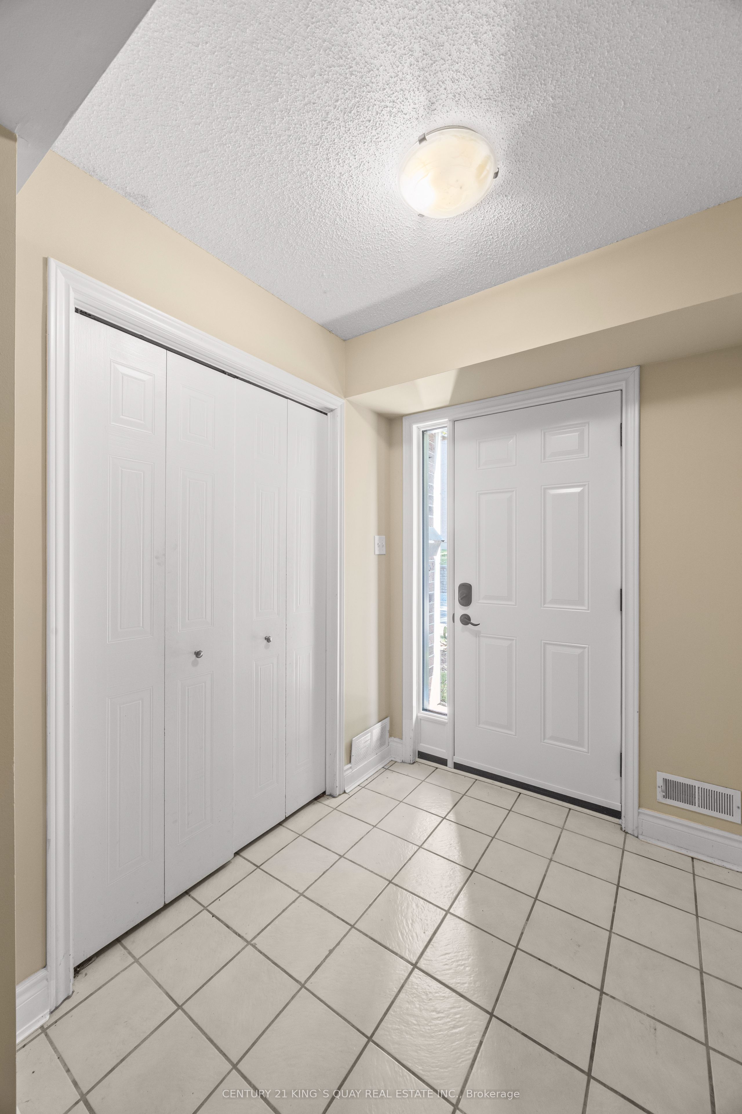 1548 Richmond Street 31 Property Photo 4