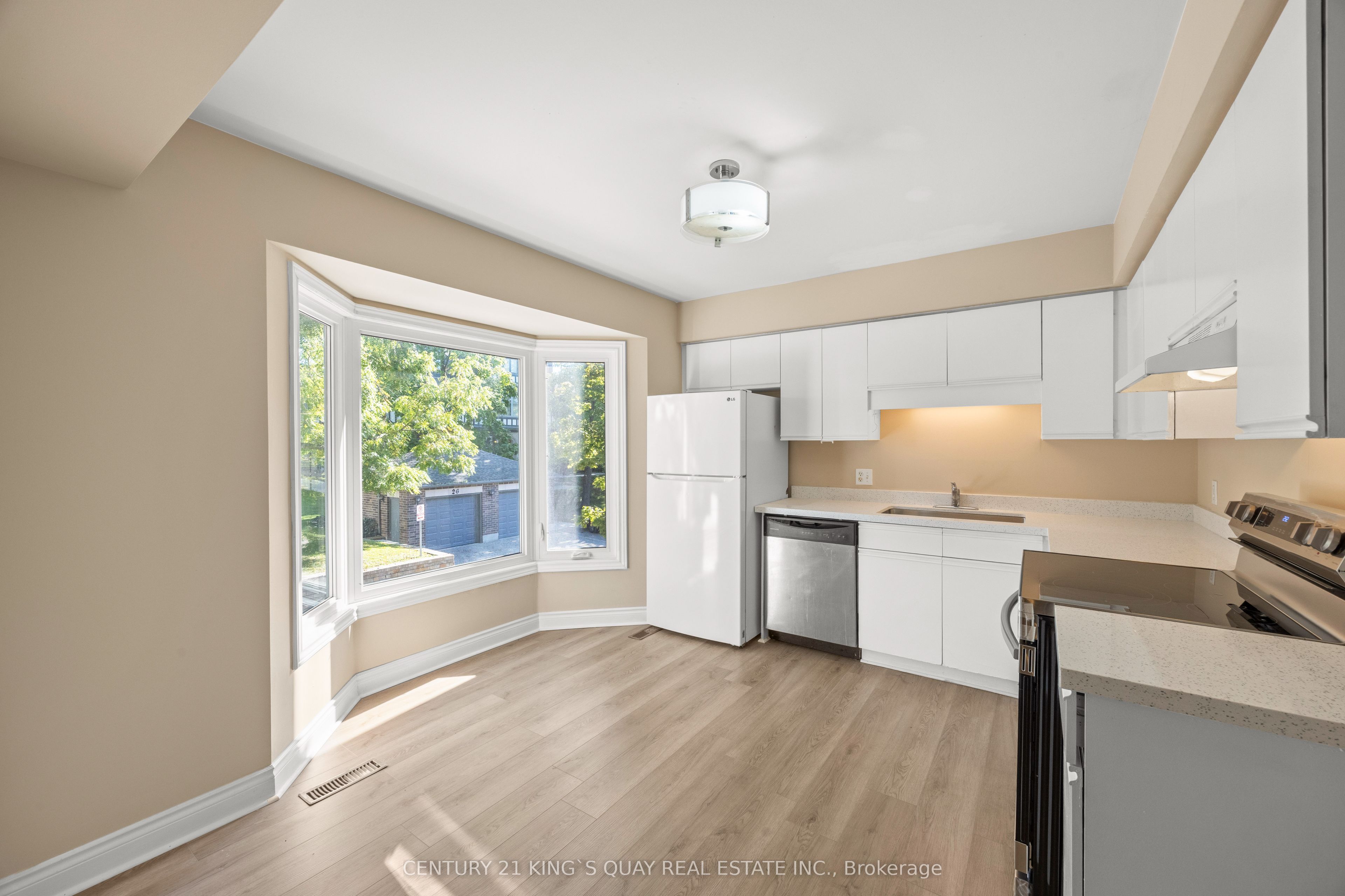 1548 Richmond Street 31 Property Photo 12