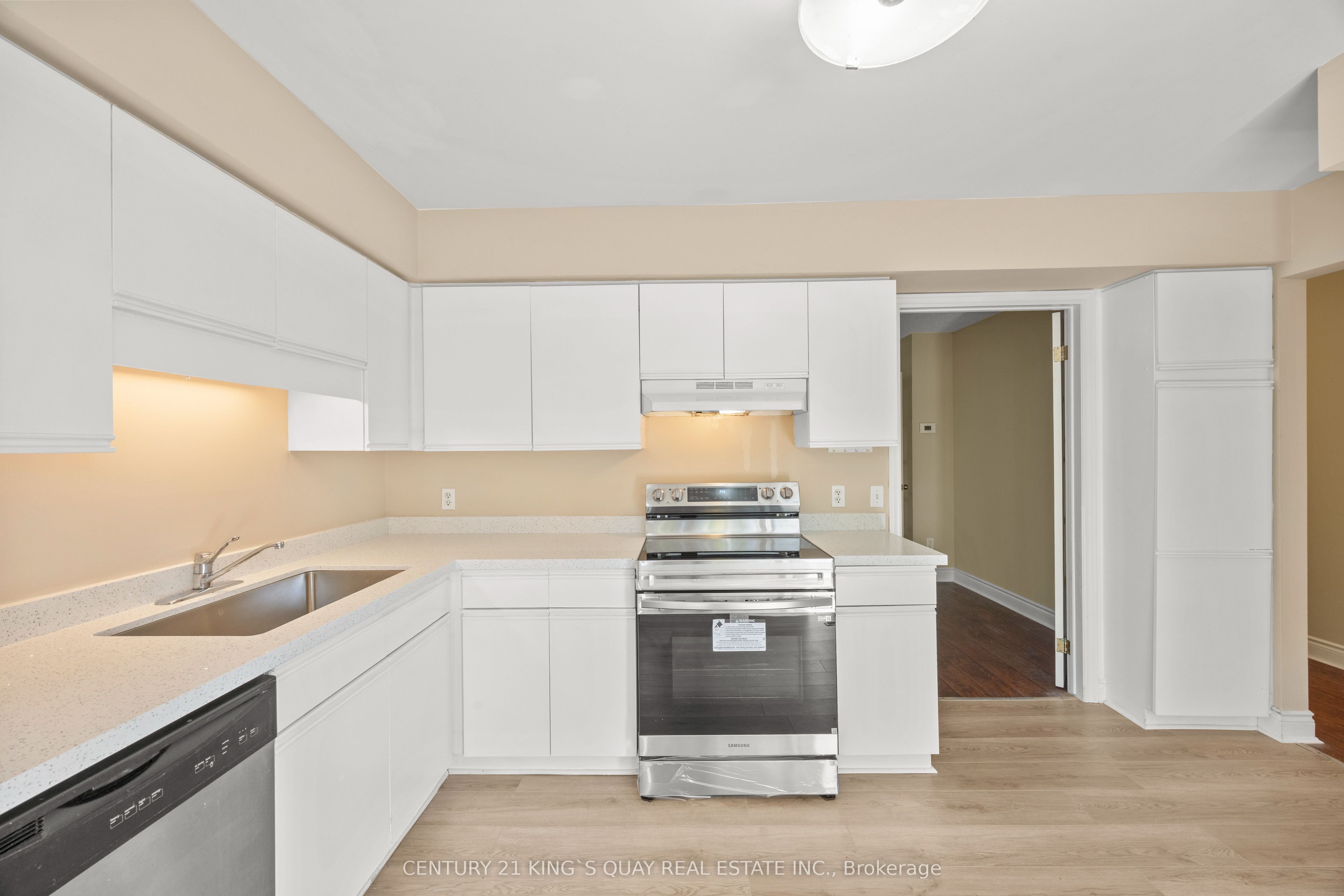 1548 Richmond Street 31 Property Photo 13