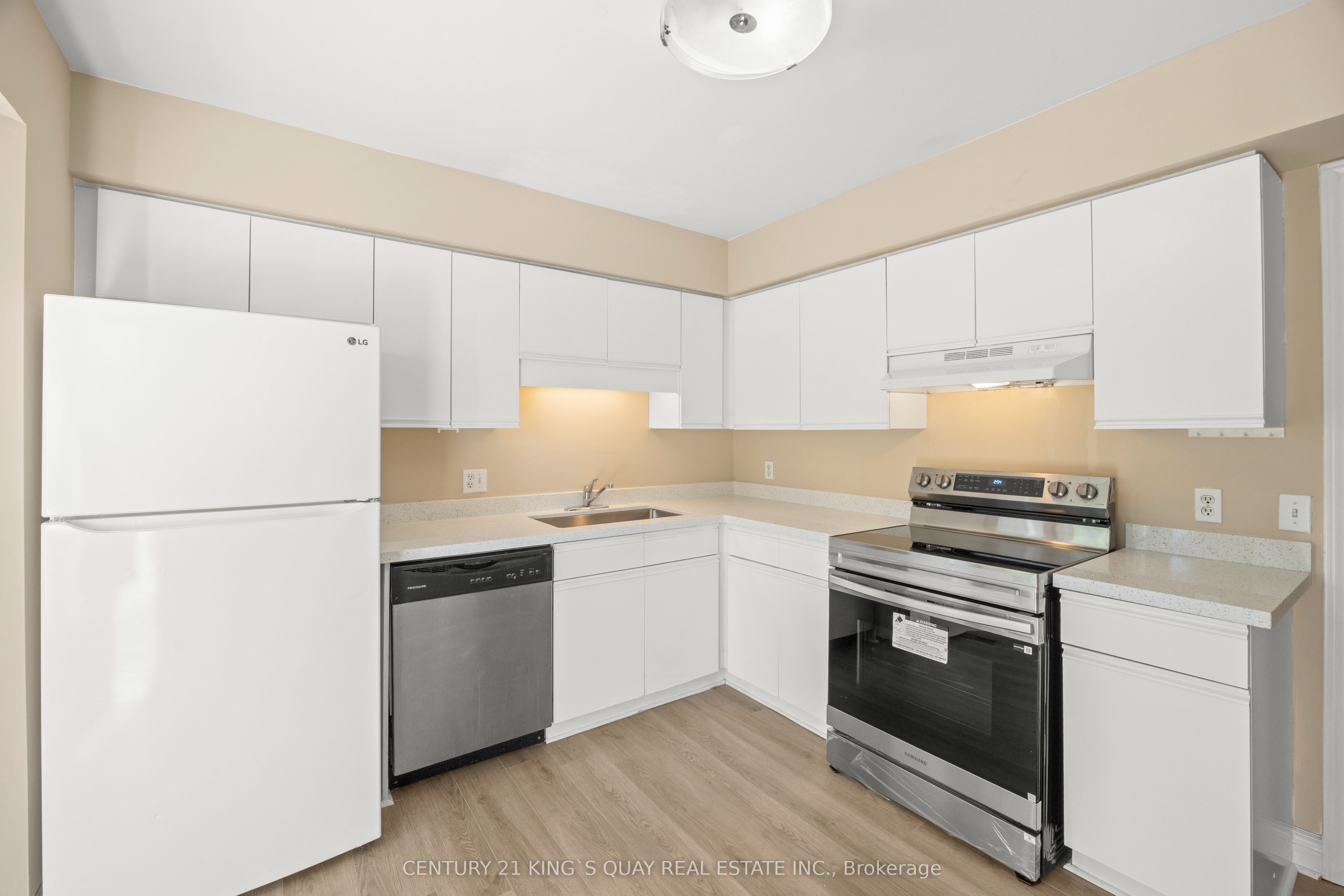 1548 Richmond Street 31 Property Photo 14
