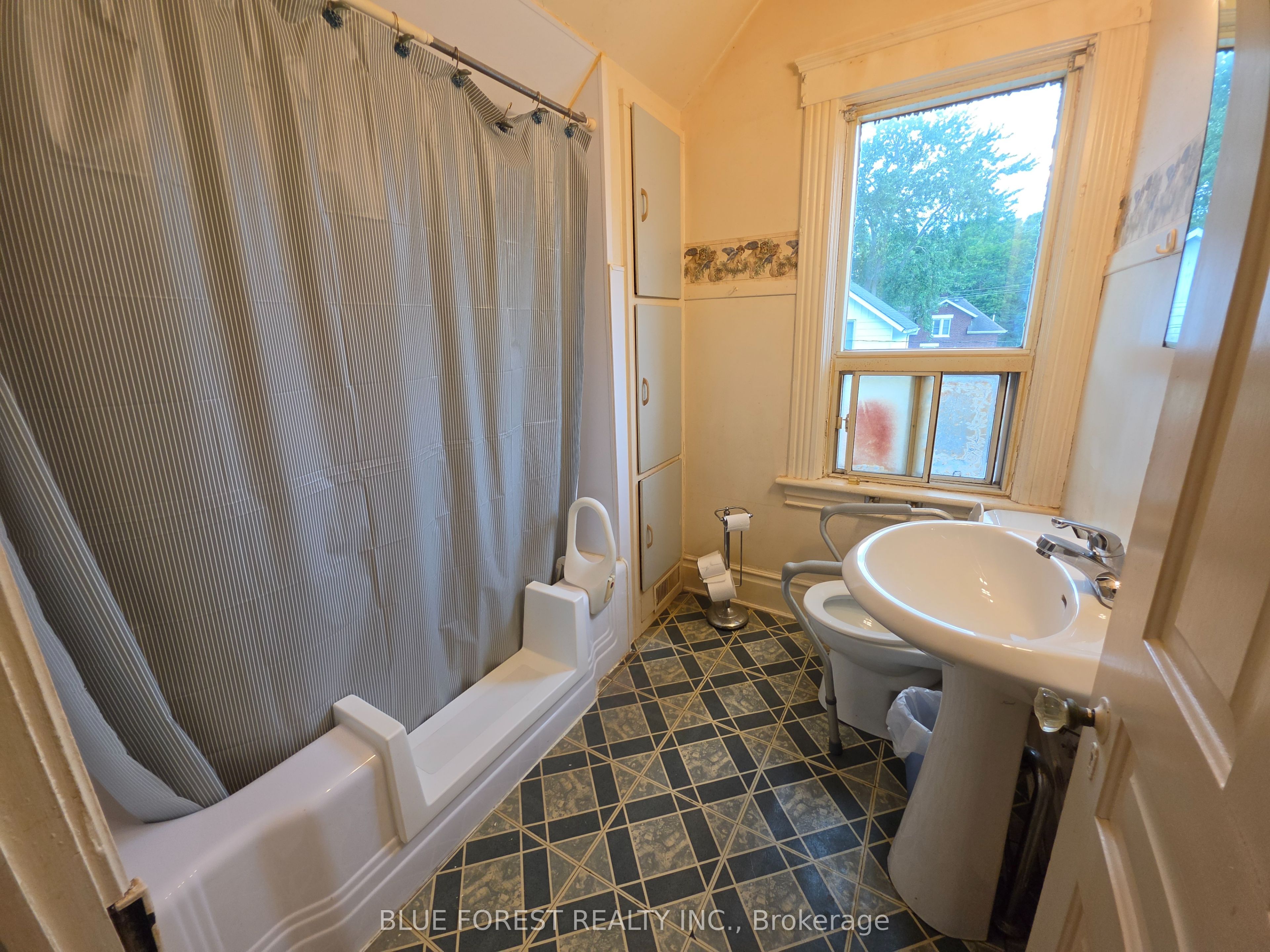 248 Ridout Street Property Photo 25