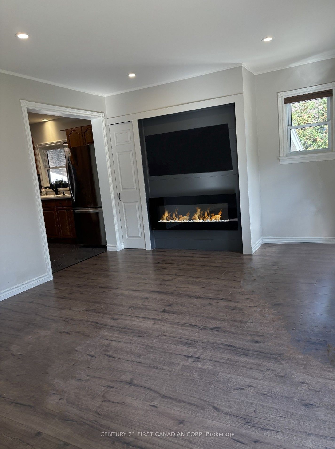 4073 Catherine Street Property Photo 5