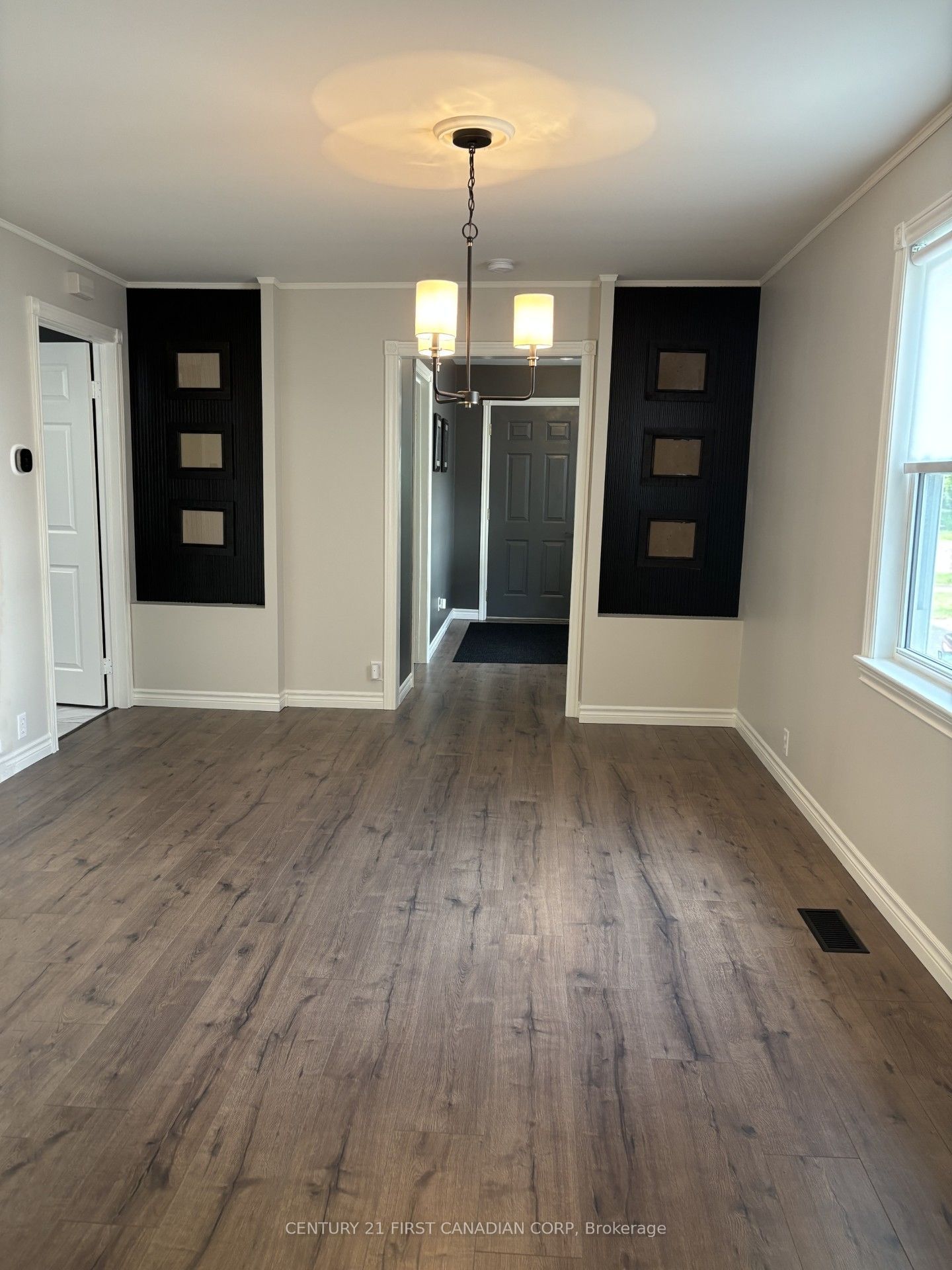 4073 Catherine Street Property Photo 11