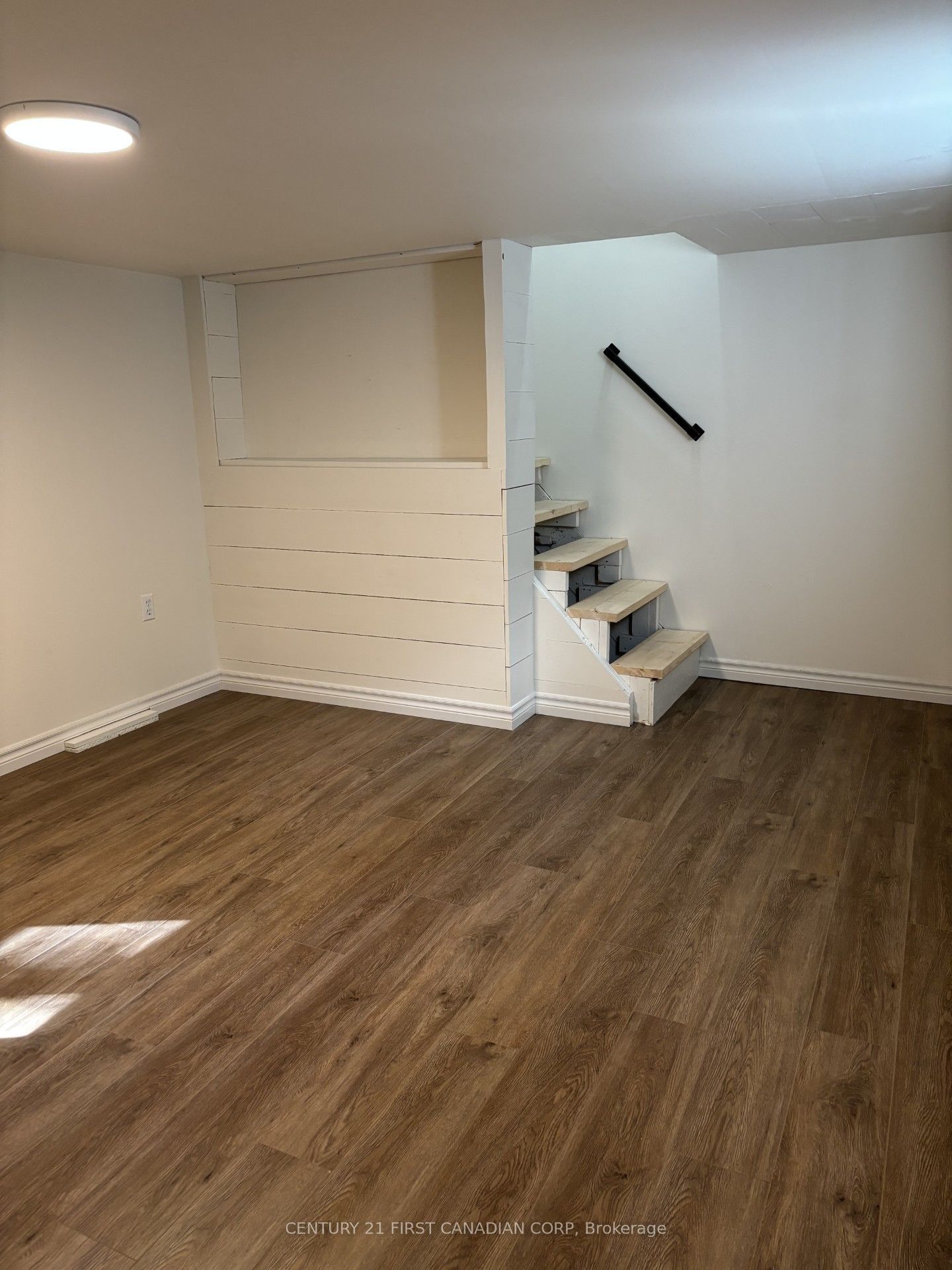 4073 Catherine Street Property Photo 24