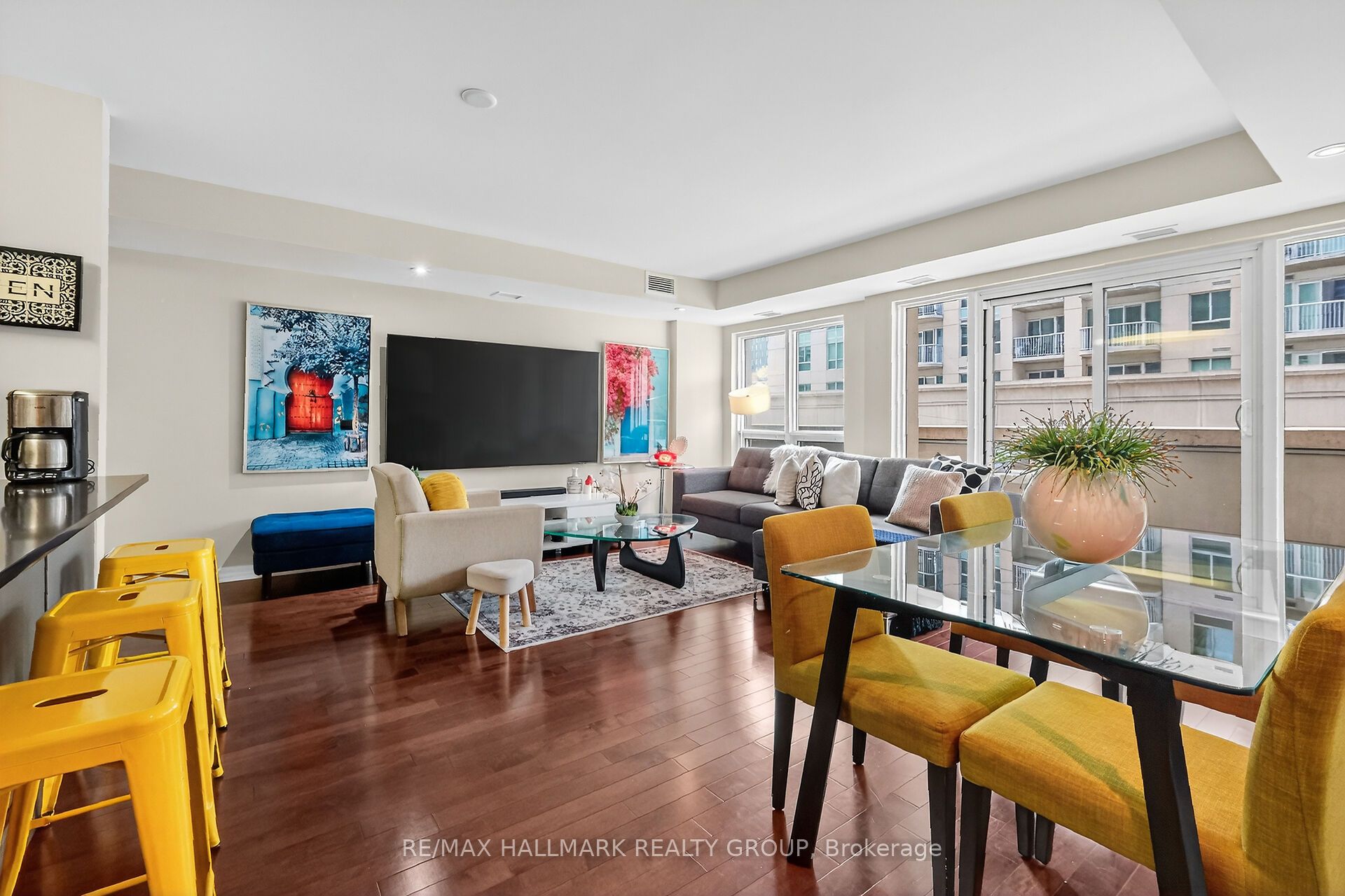 242 Rideau Street 206 Property Photo 1