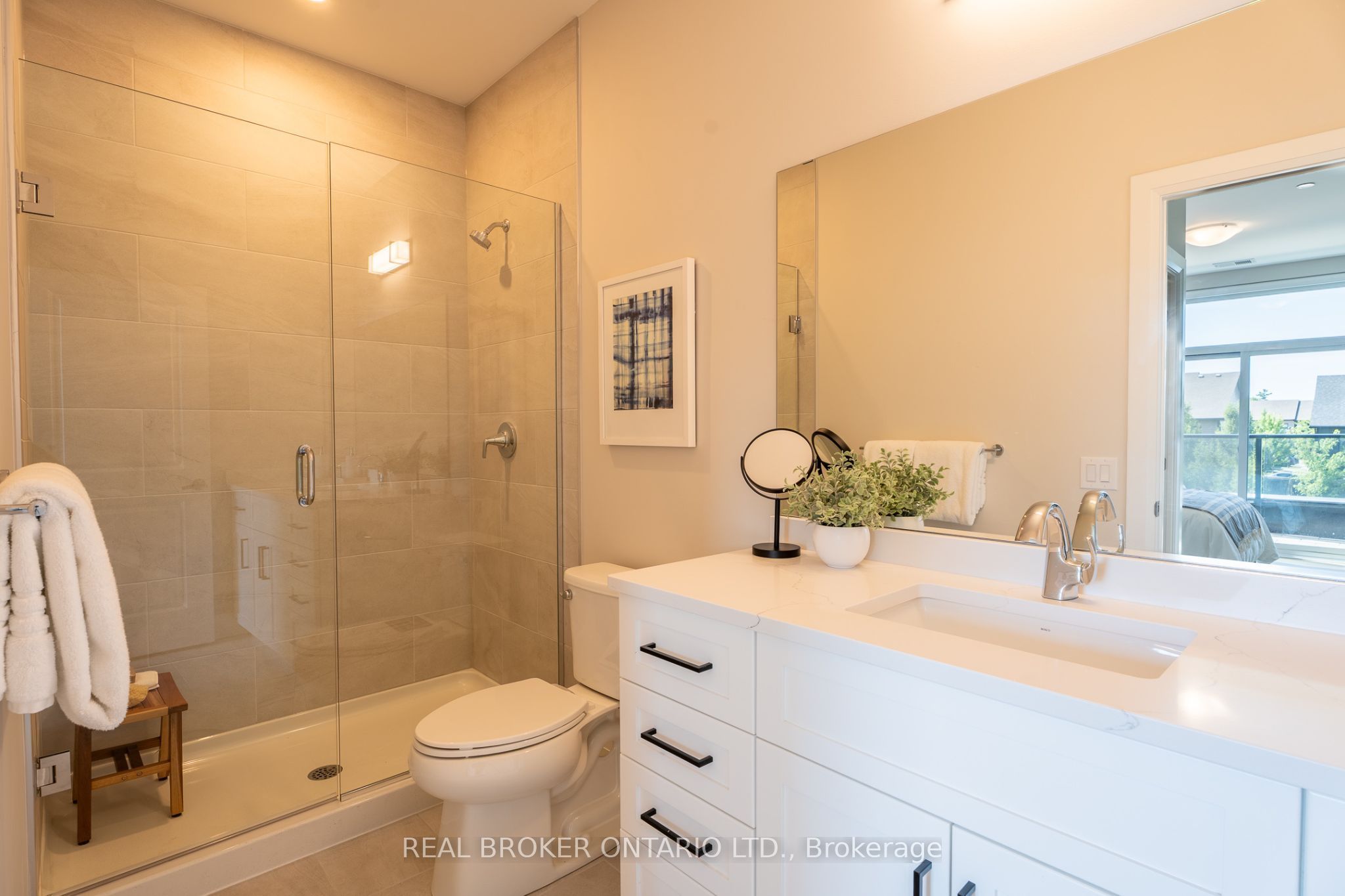 1882 Gordon Street 410 Property Photo 6