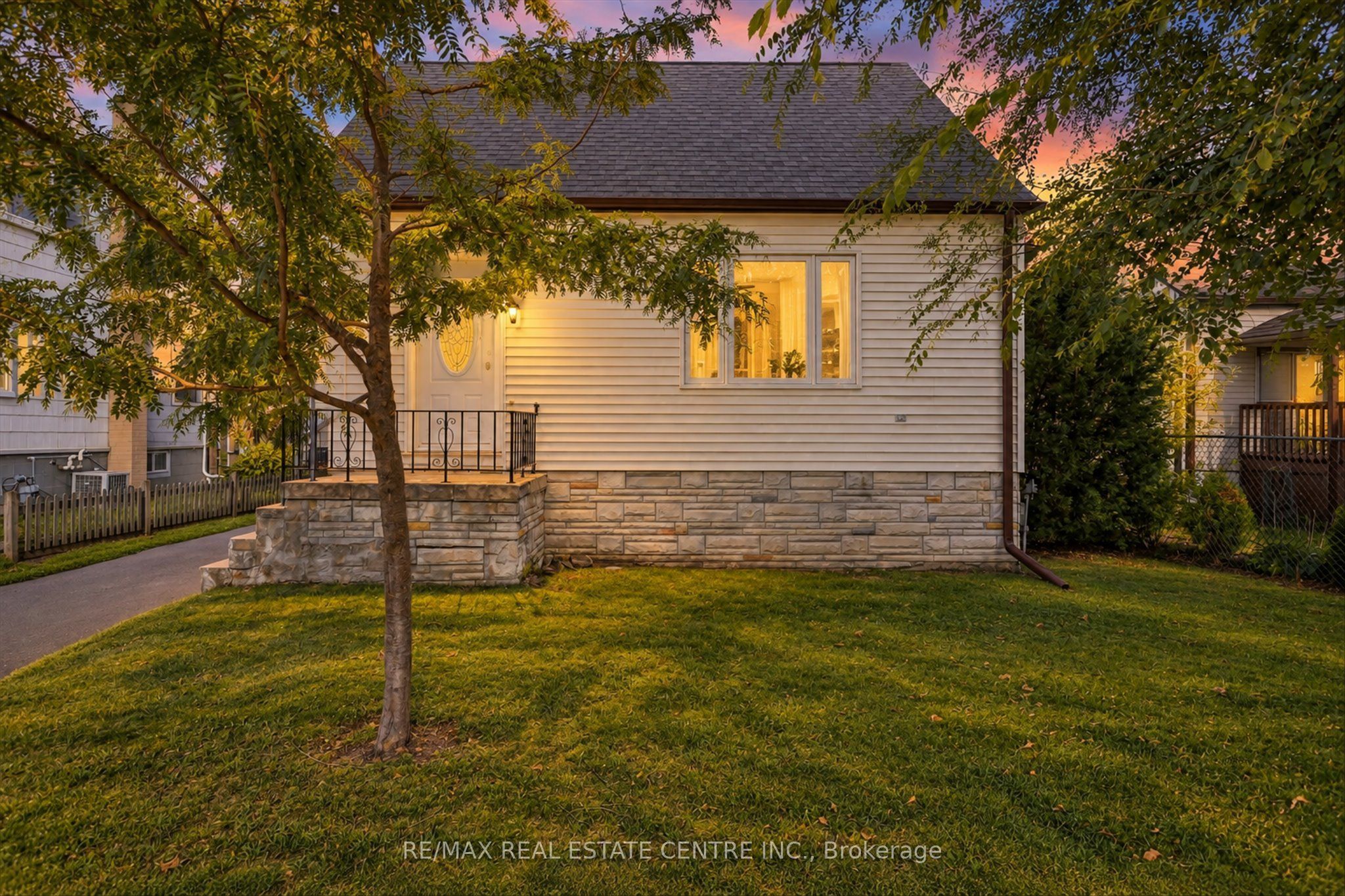 988 High Street Property Photo 1