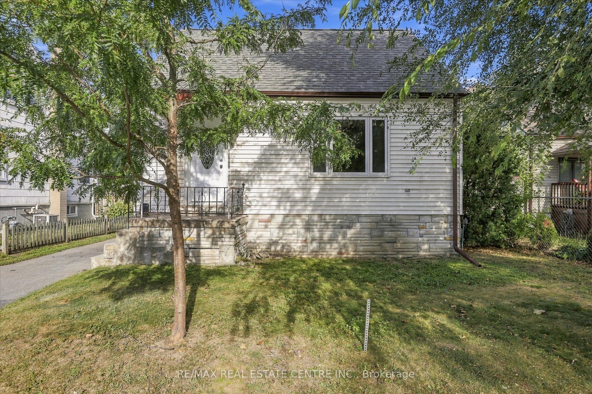 988 High Street Property Photo 3