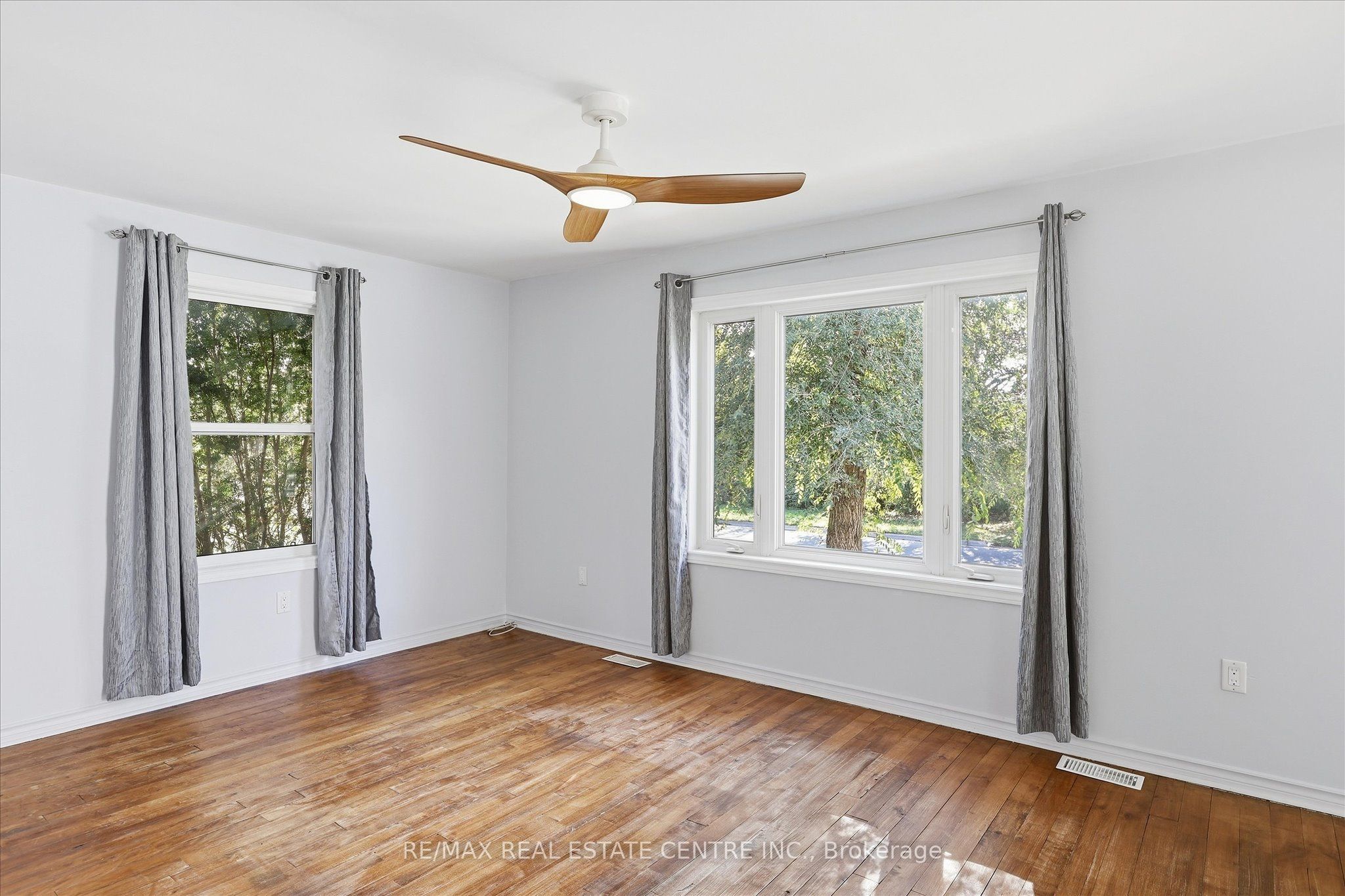 988 High Street Property Photo 8