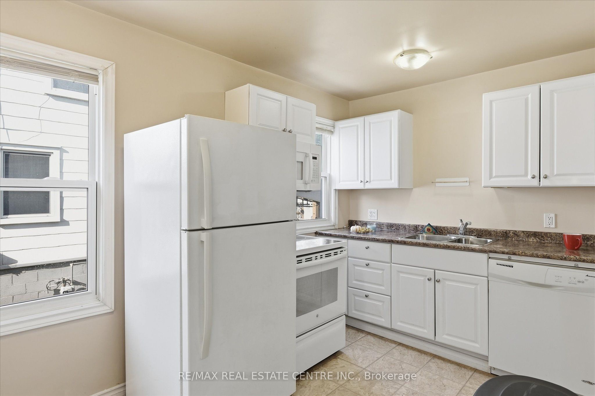 988 High Street Property Photo 10