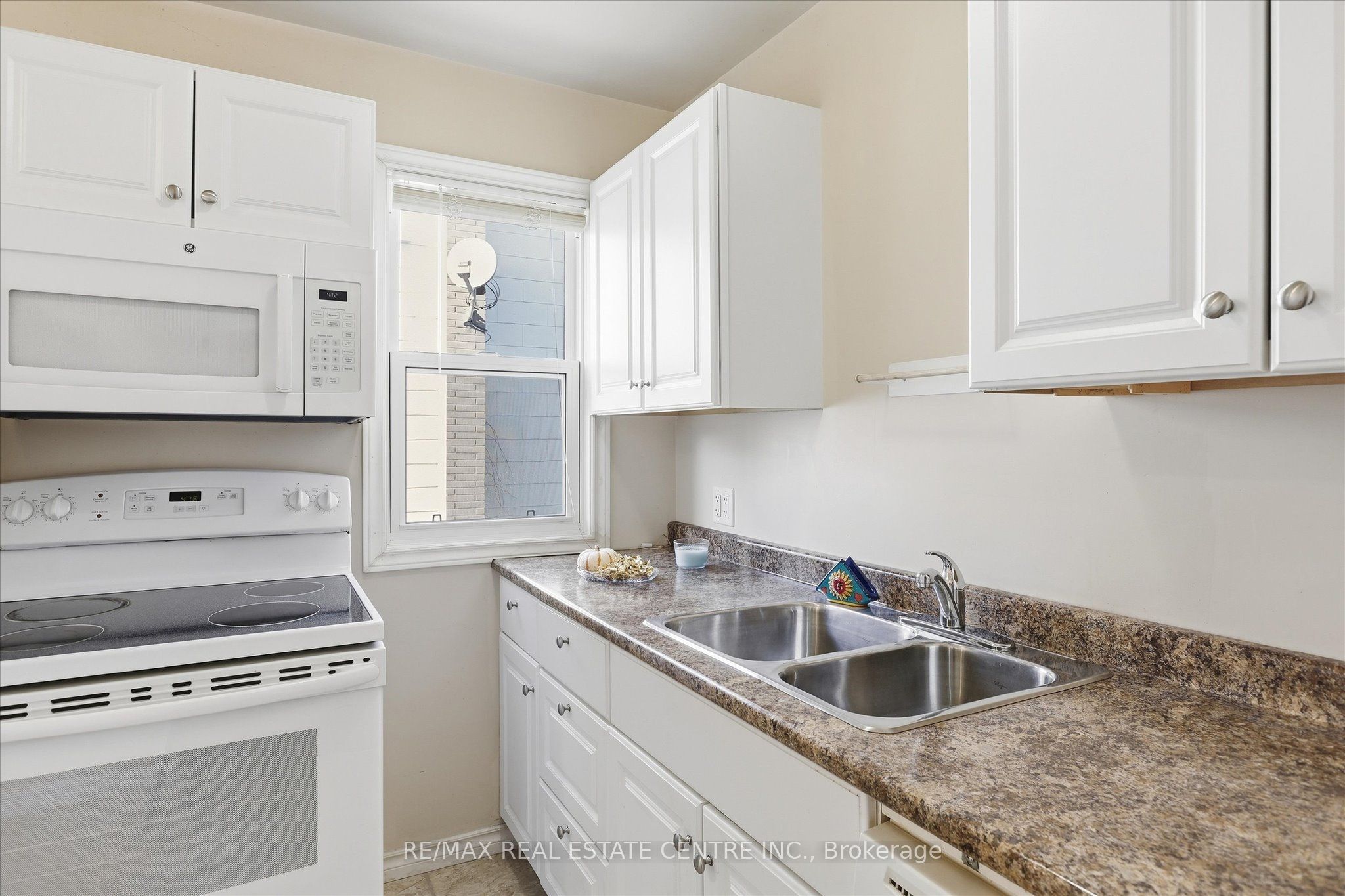 988 High Street Property Photo 11
