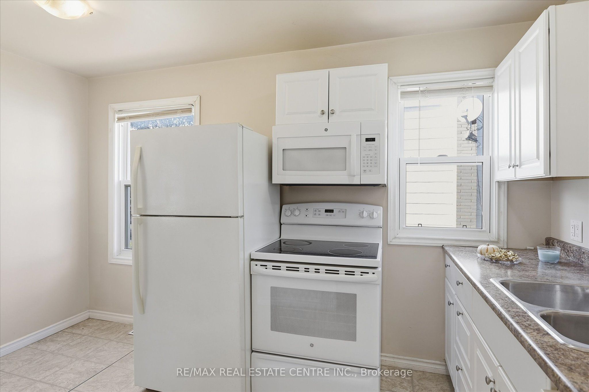 988 High Street Property Photo 12