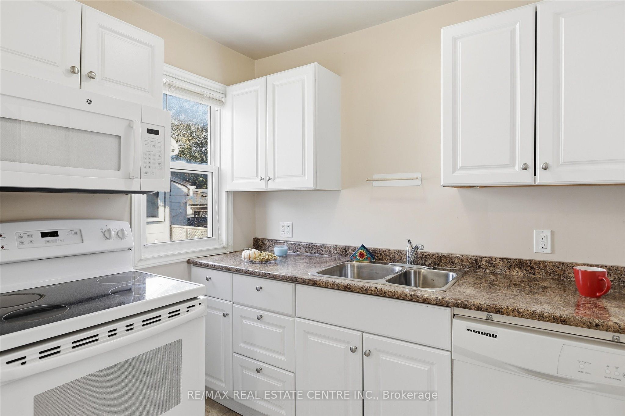 988 High Street Property Photo 13