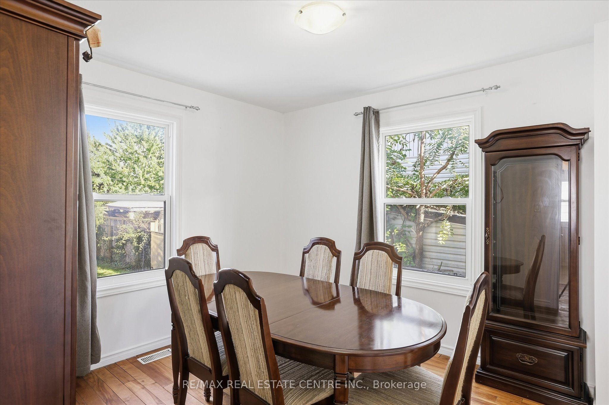 988 High Street Property Photo 15