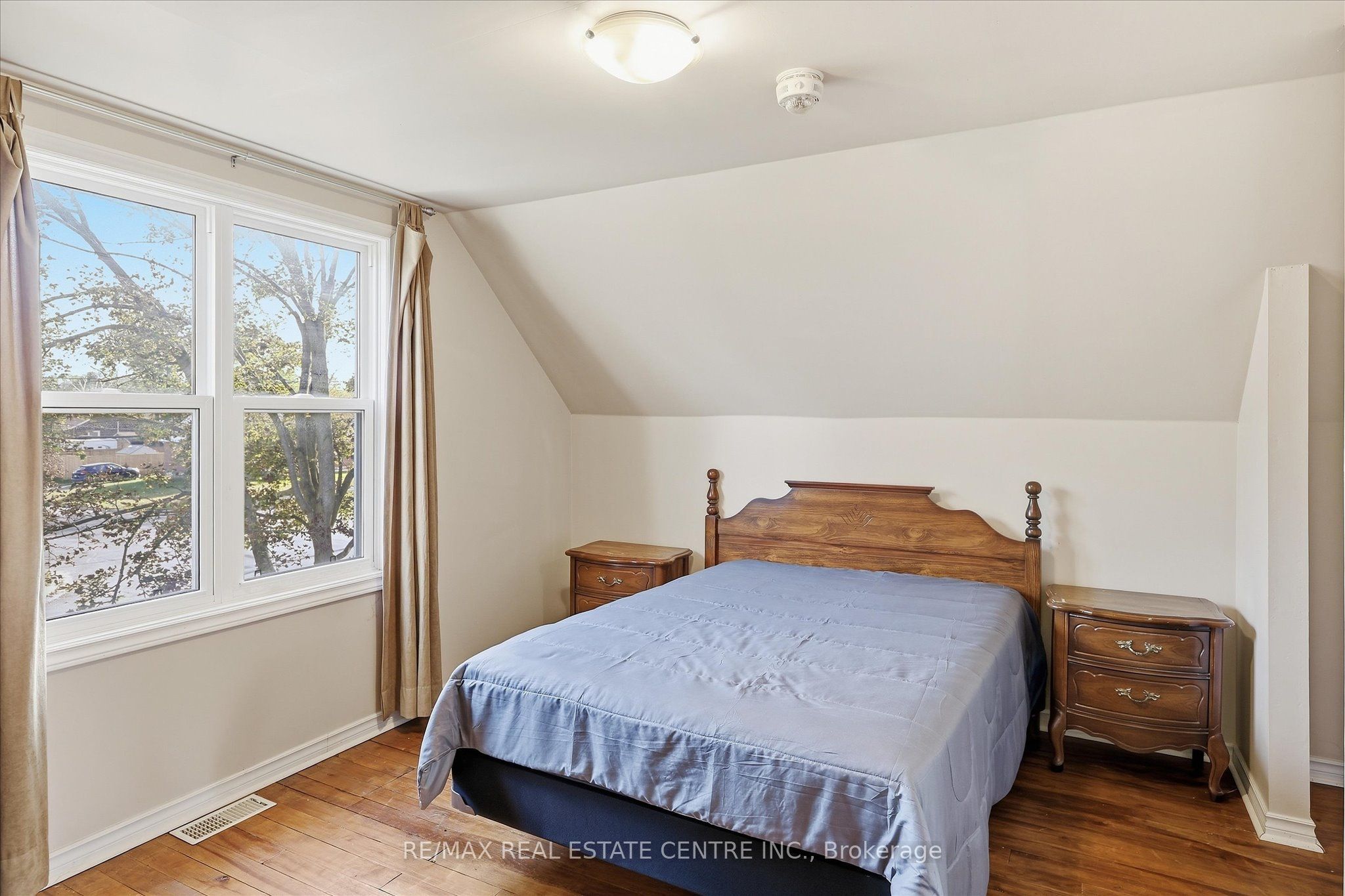 988 High Street Property Photo 22