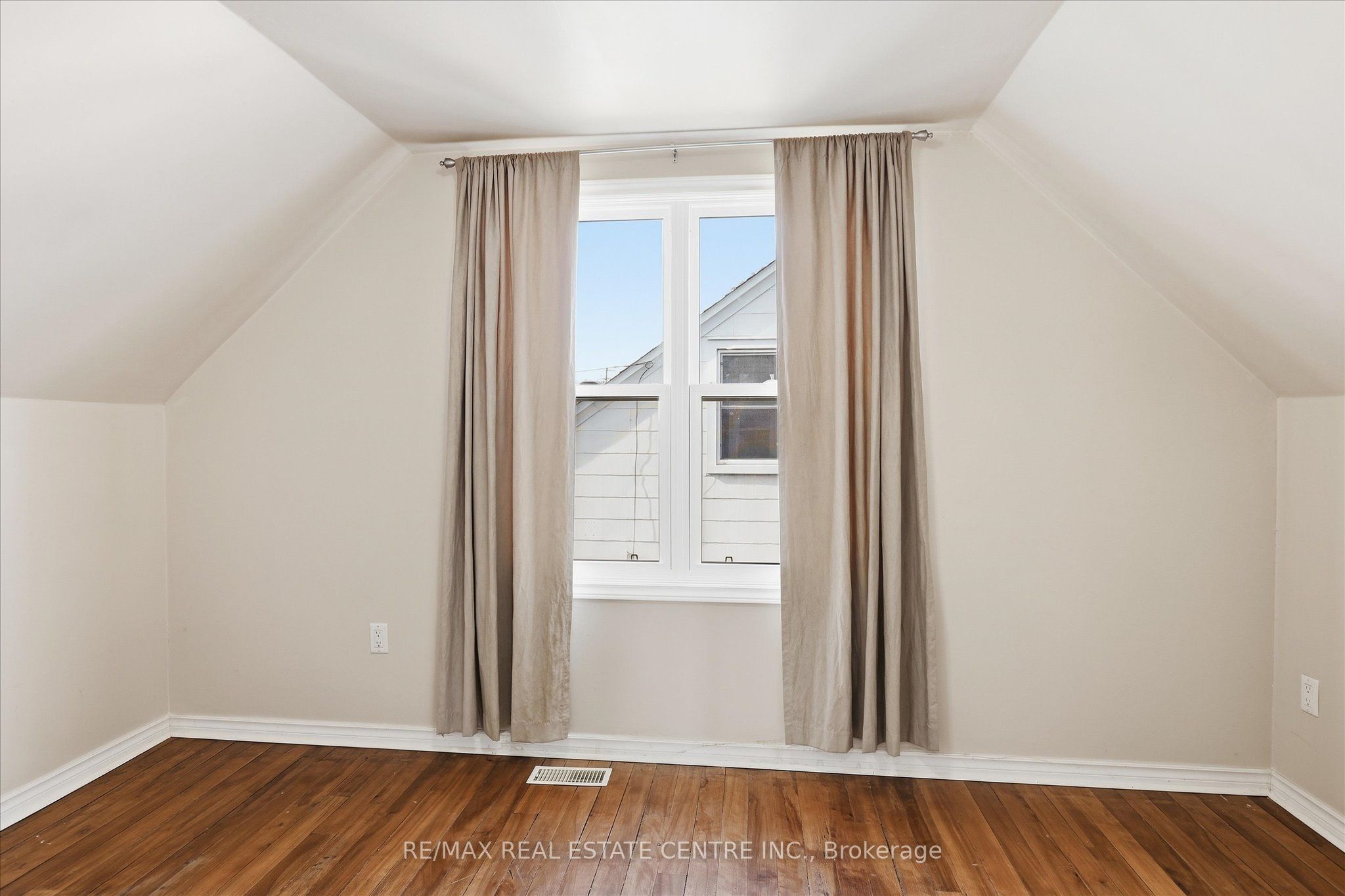 988 High Street Property Photo 24