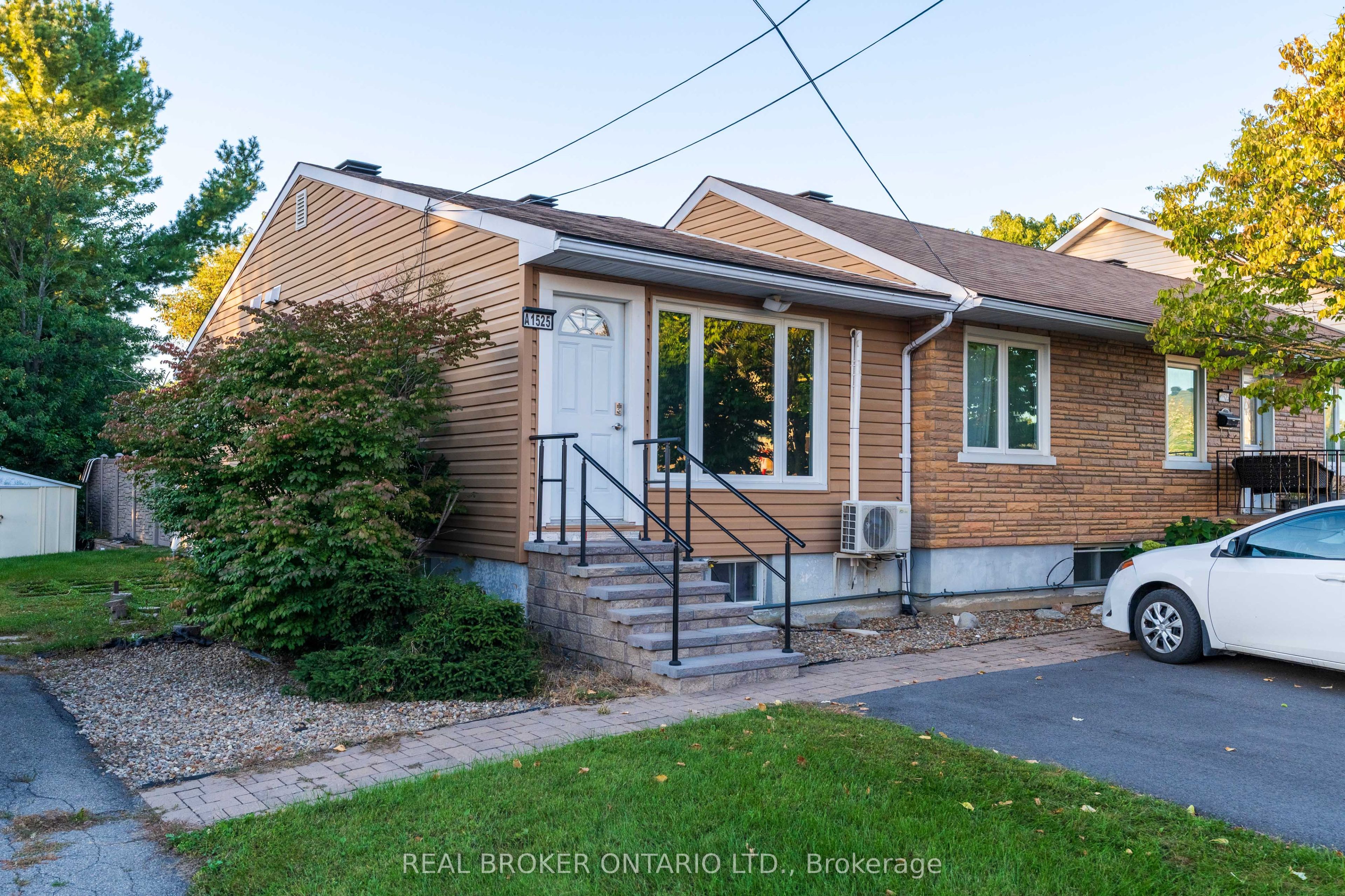 1525 Rosebella Avenue A Property Photo 1