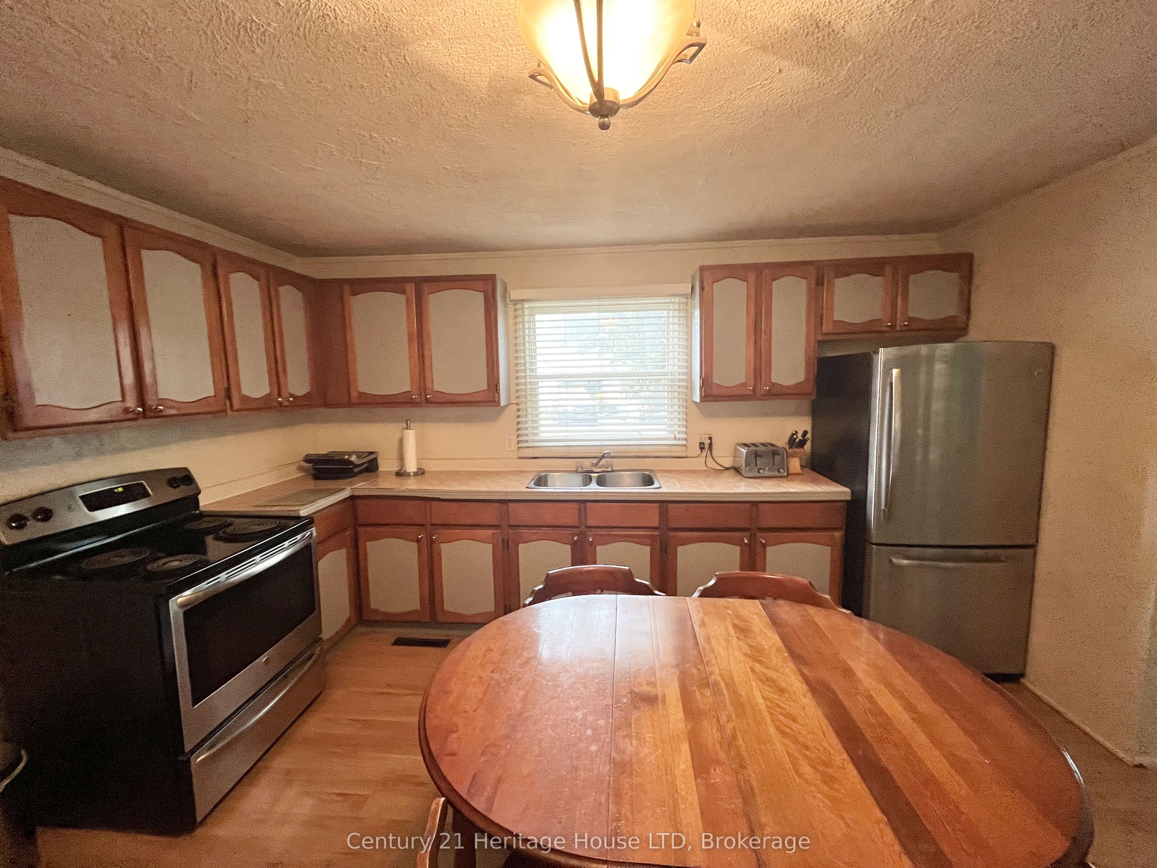 60 Watkins Street Property Photo 5