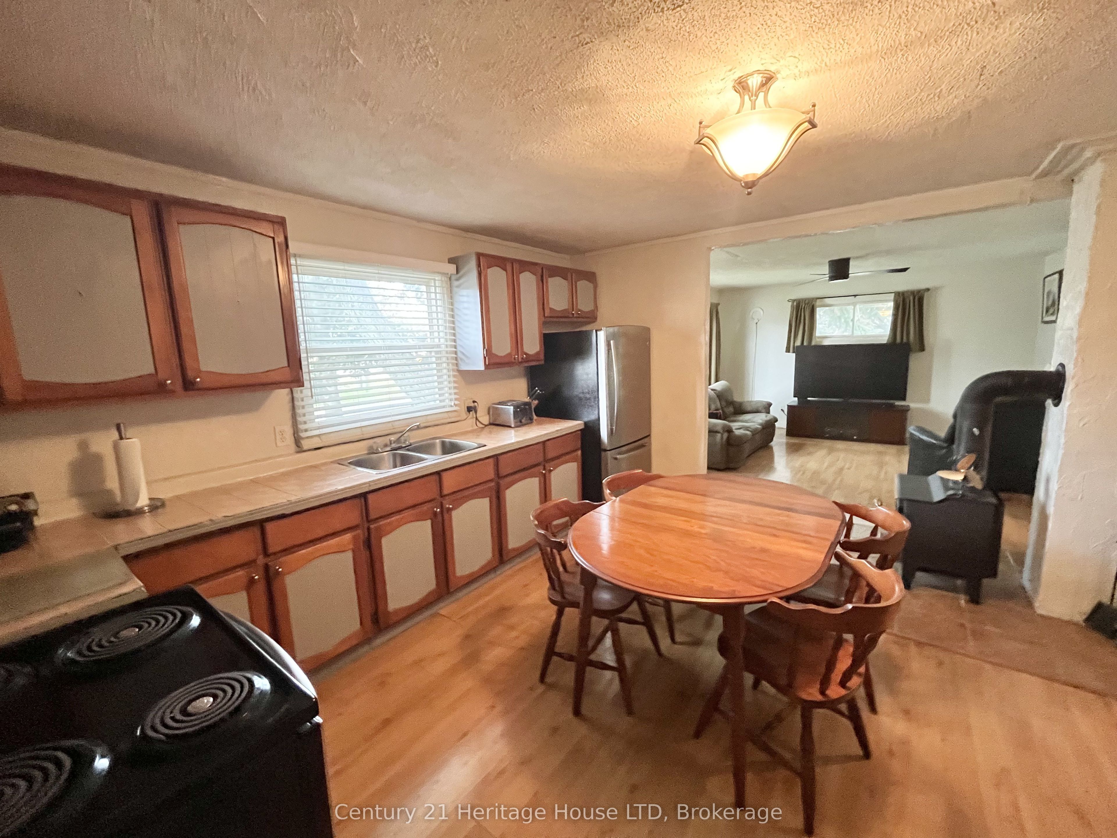 60 Watkins Street Property Photo 6