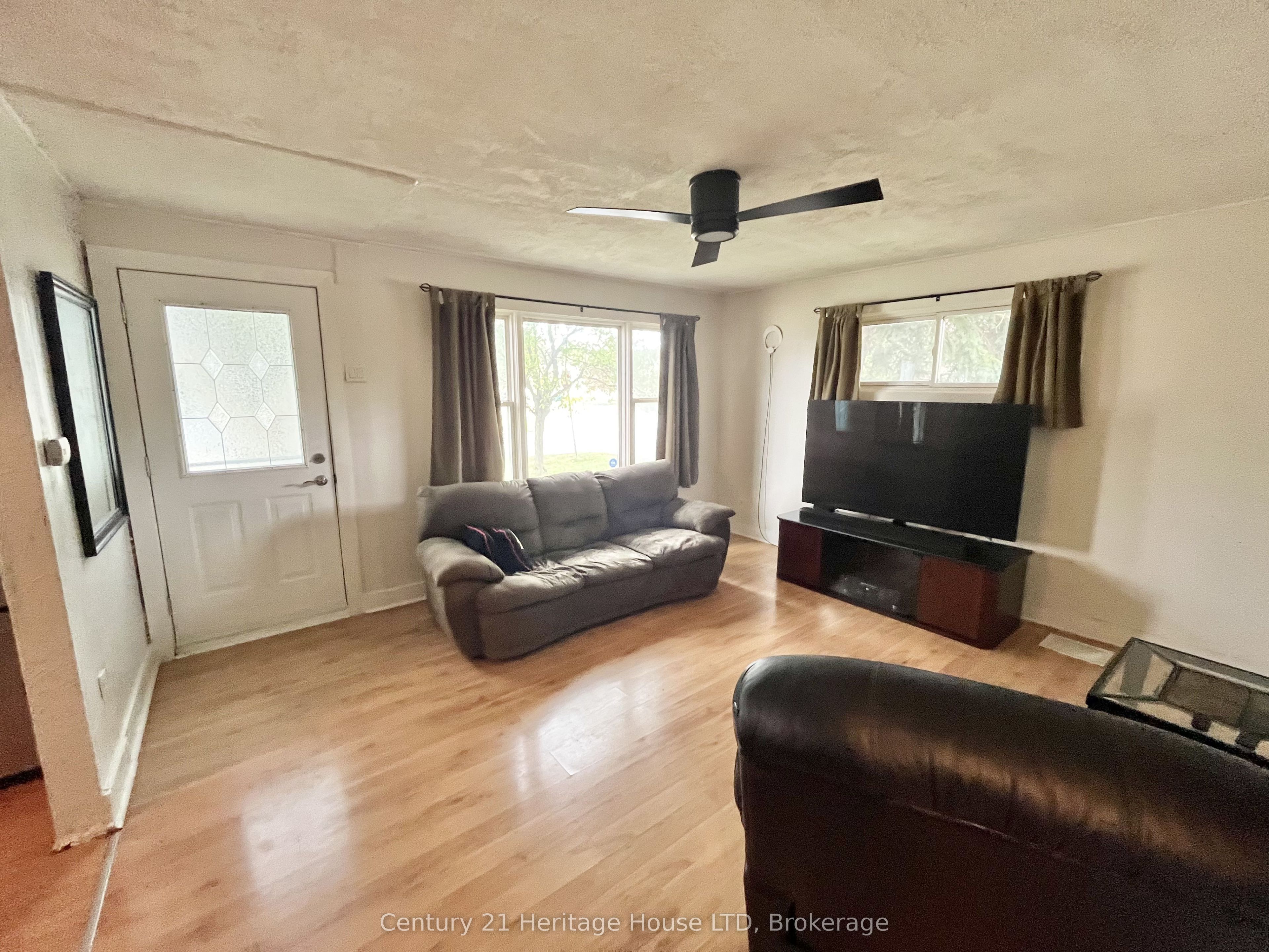 60 Watkins Street Property Photo 8