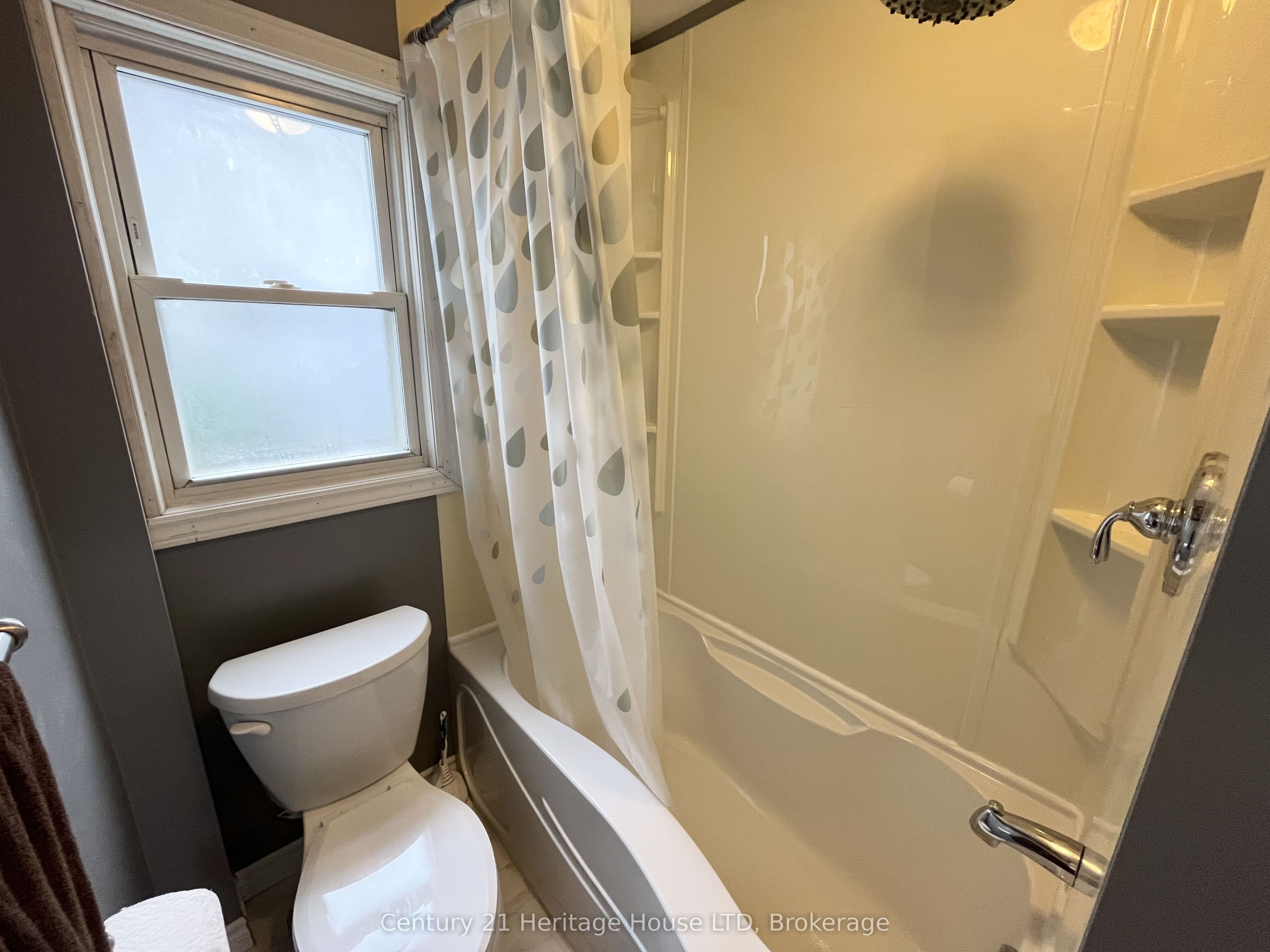60 Watkins Street Property Photo 14