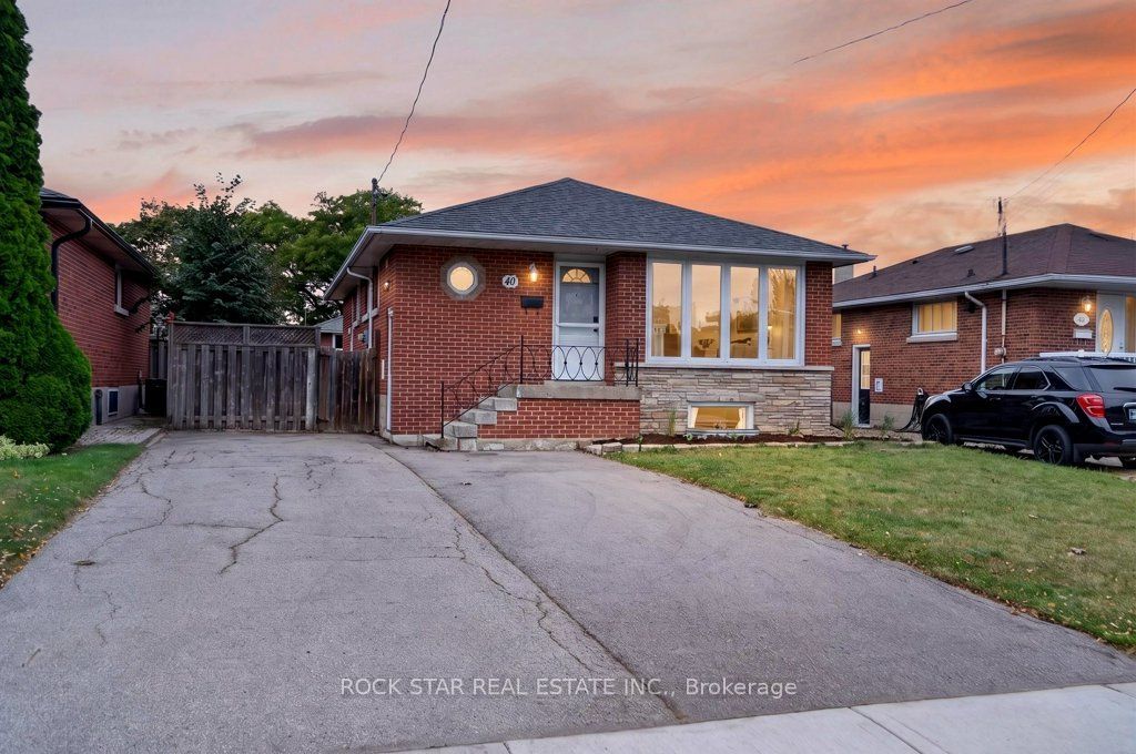 40 Clarendon Avenue Property Photo 1