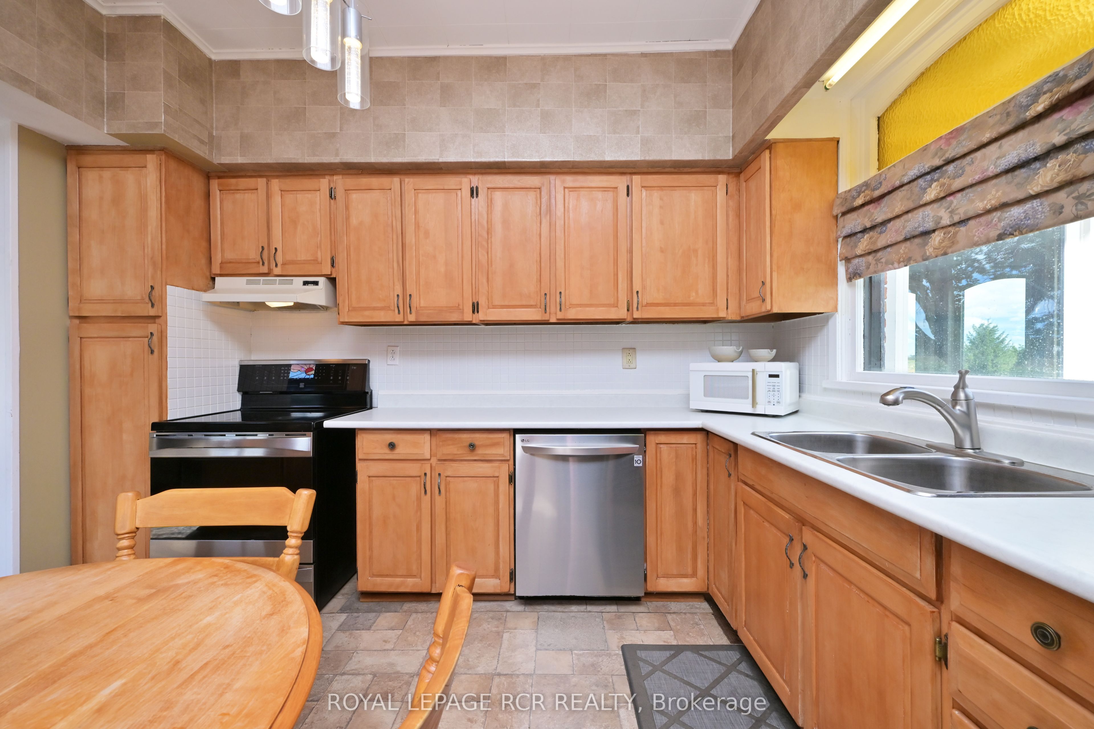 638394 Prince Of Wales Road Property Photo 7