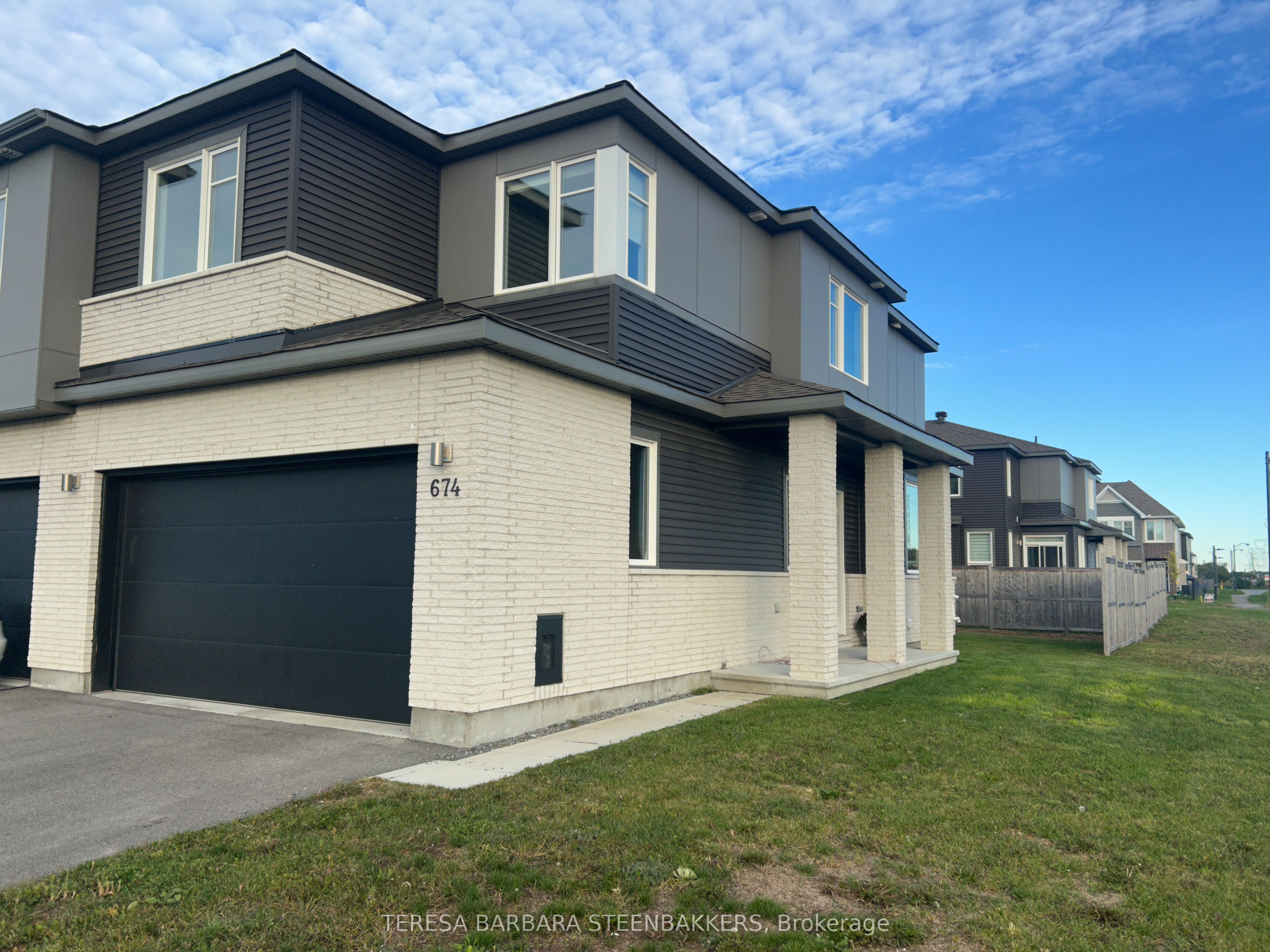 674 E Taliesin Crescent N Property Photo 1