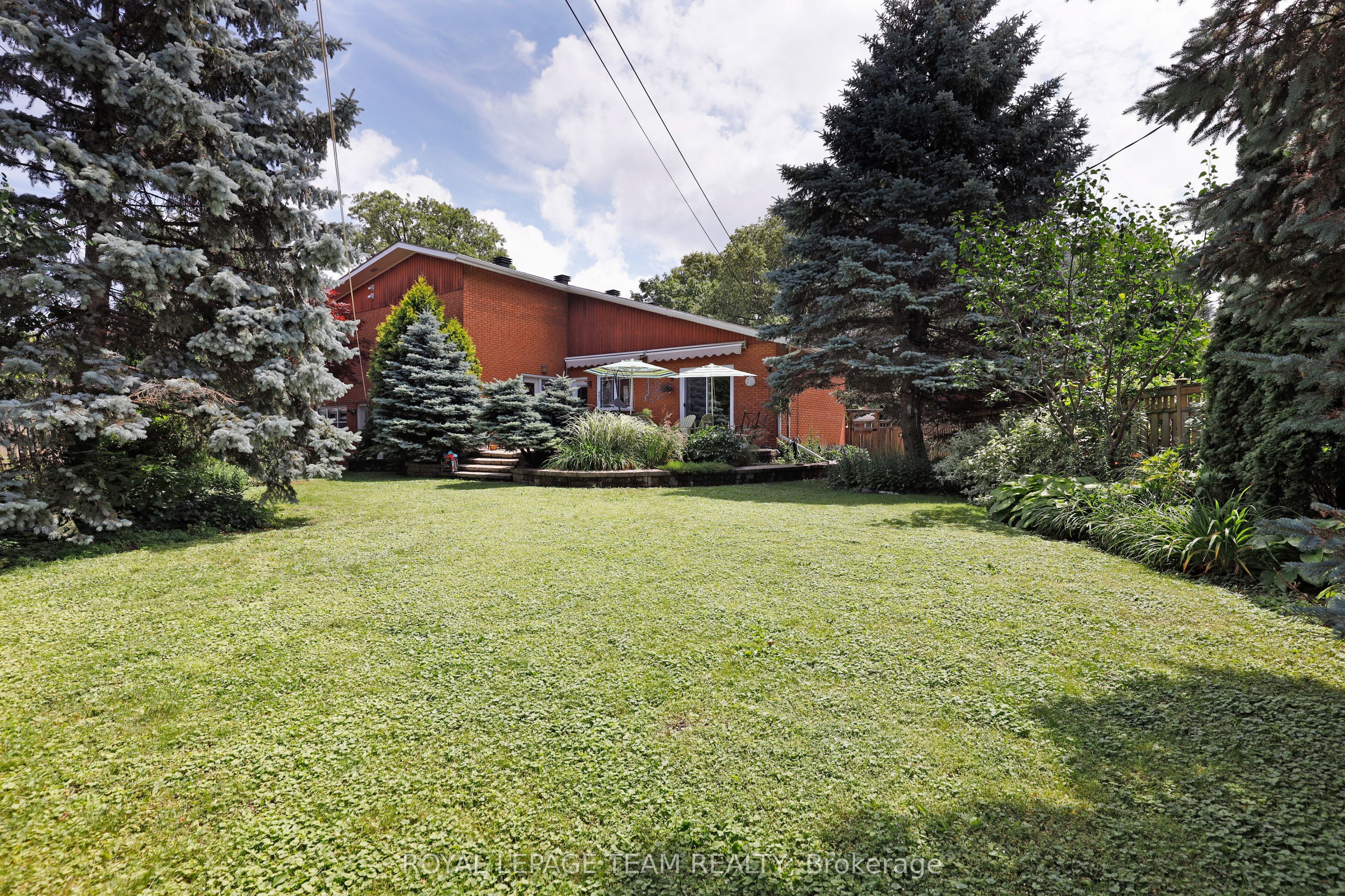 1939 Wembley Avenue Property Photo 3