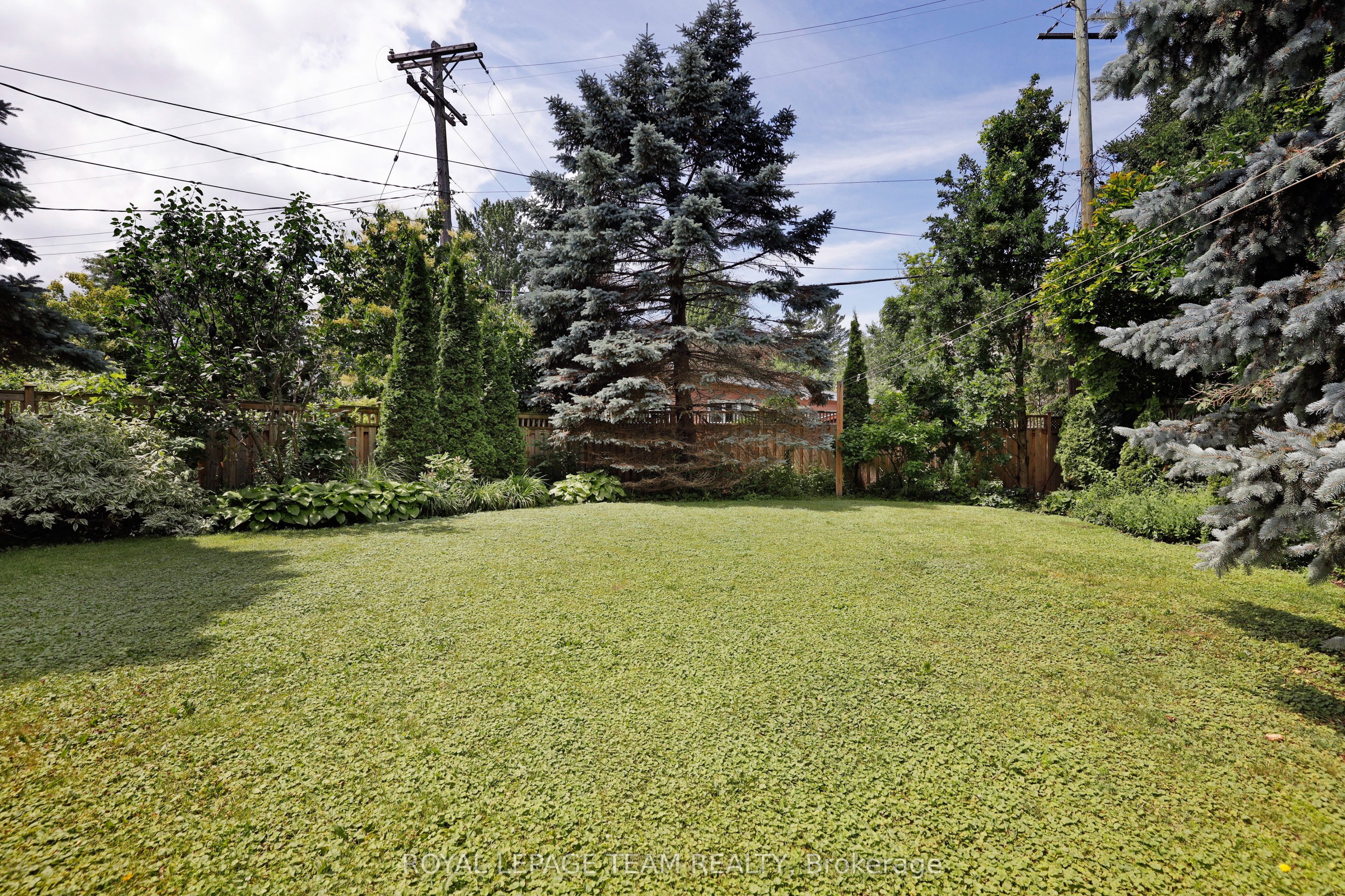 1939 Wembley Avenue Property Photo 4