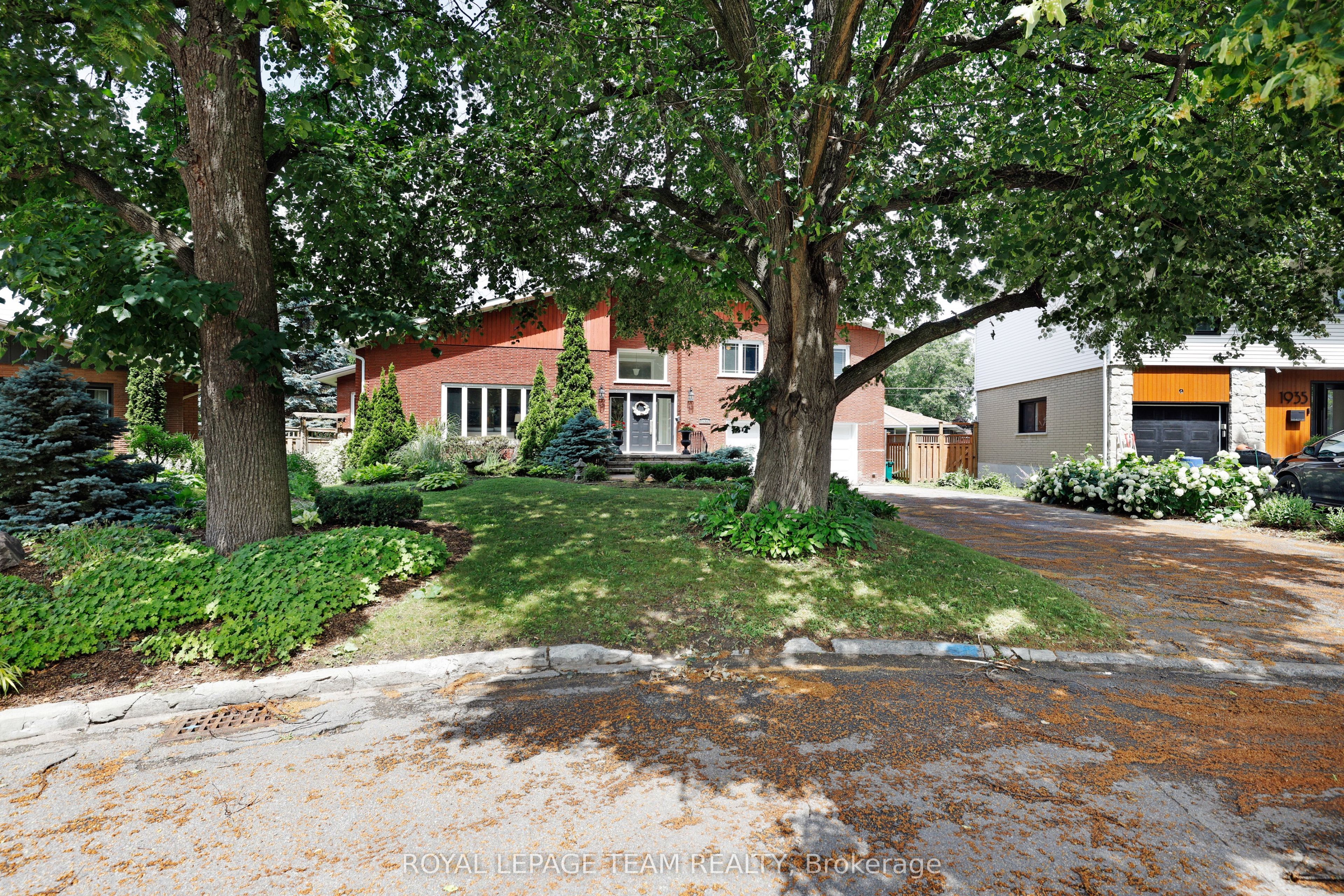 1939 Wembley Avenue Property Photo 5