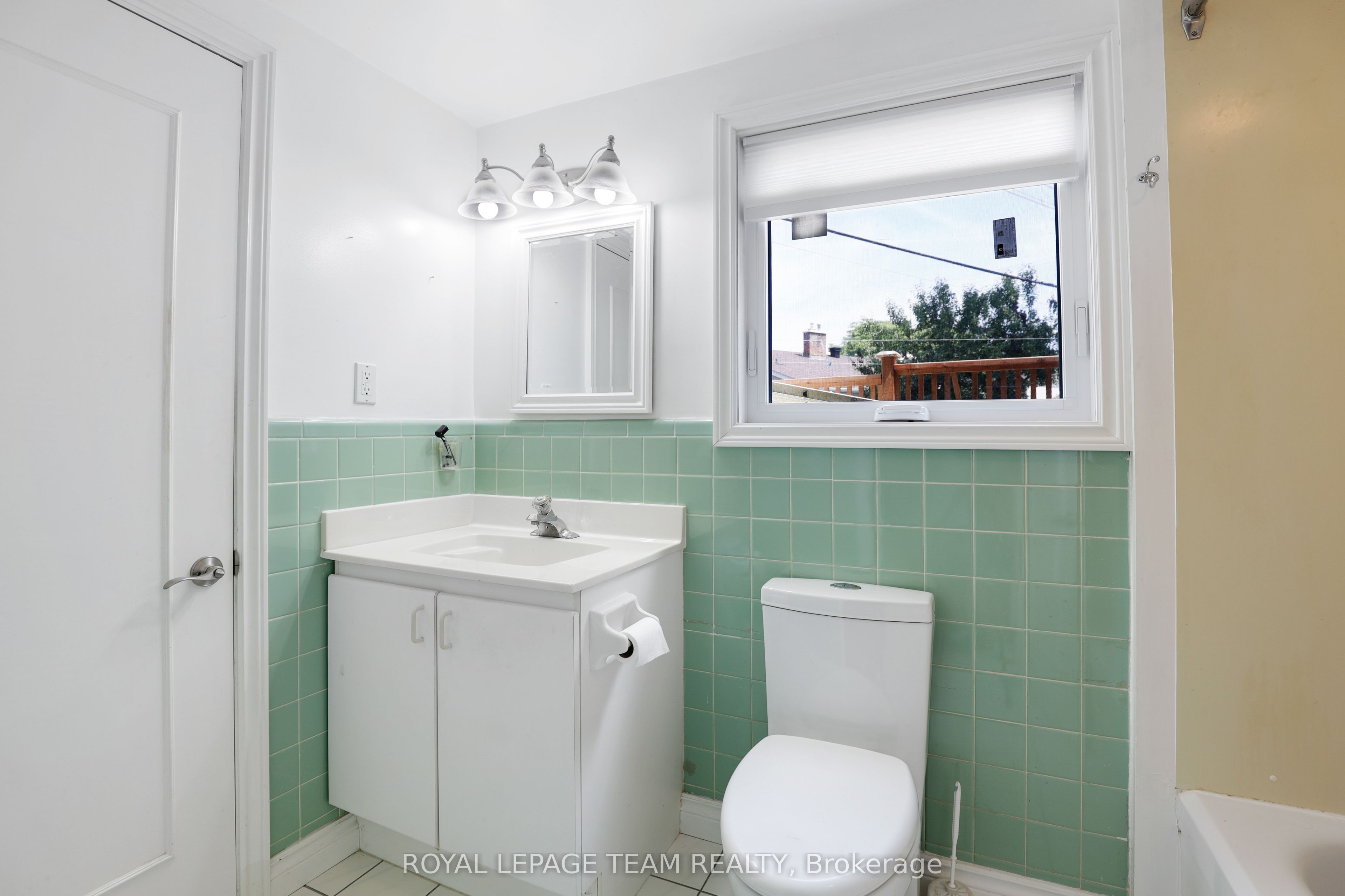 1939 Wembley Avenue Property Photo 39