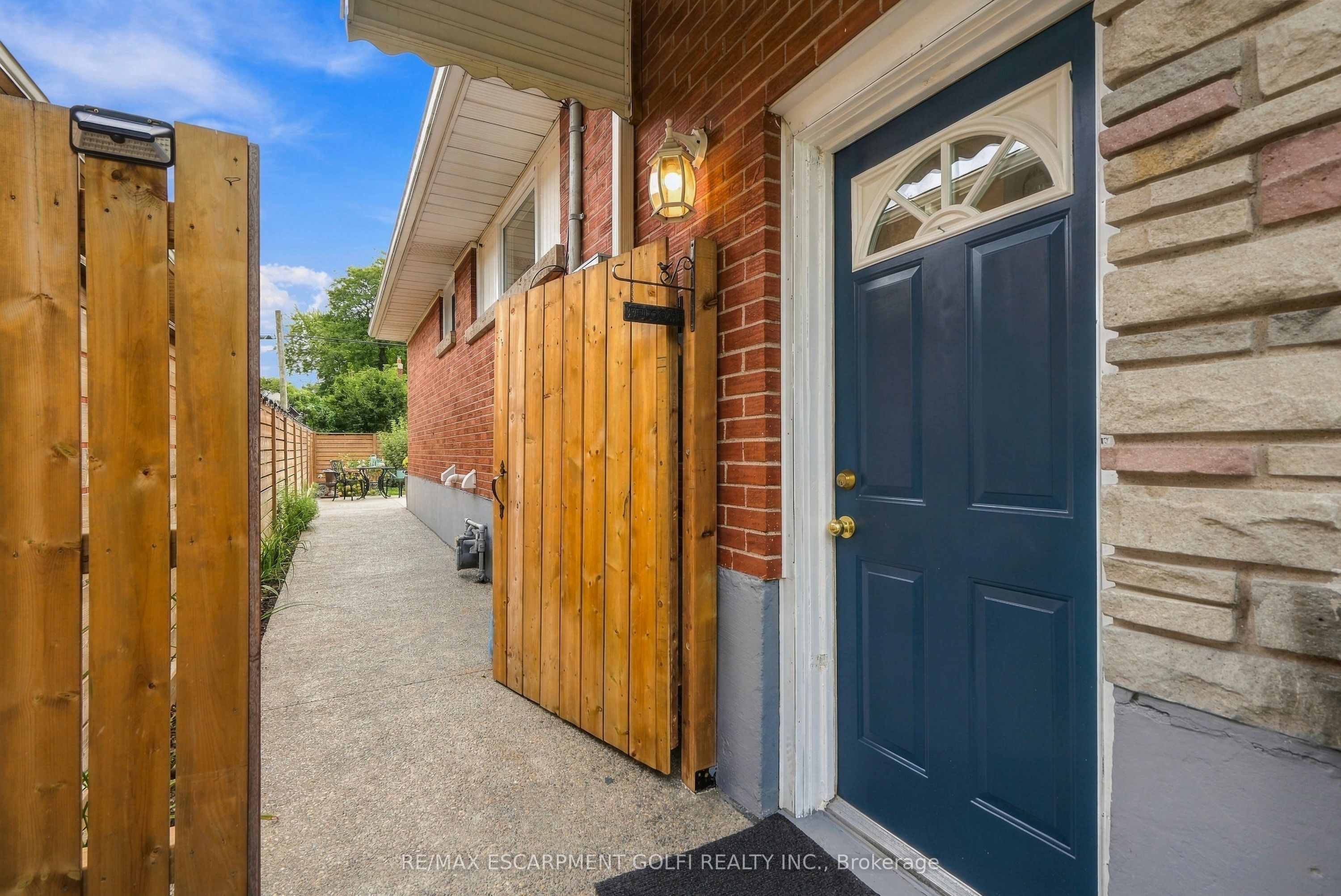 215 West 33rd Street Property Photo 4