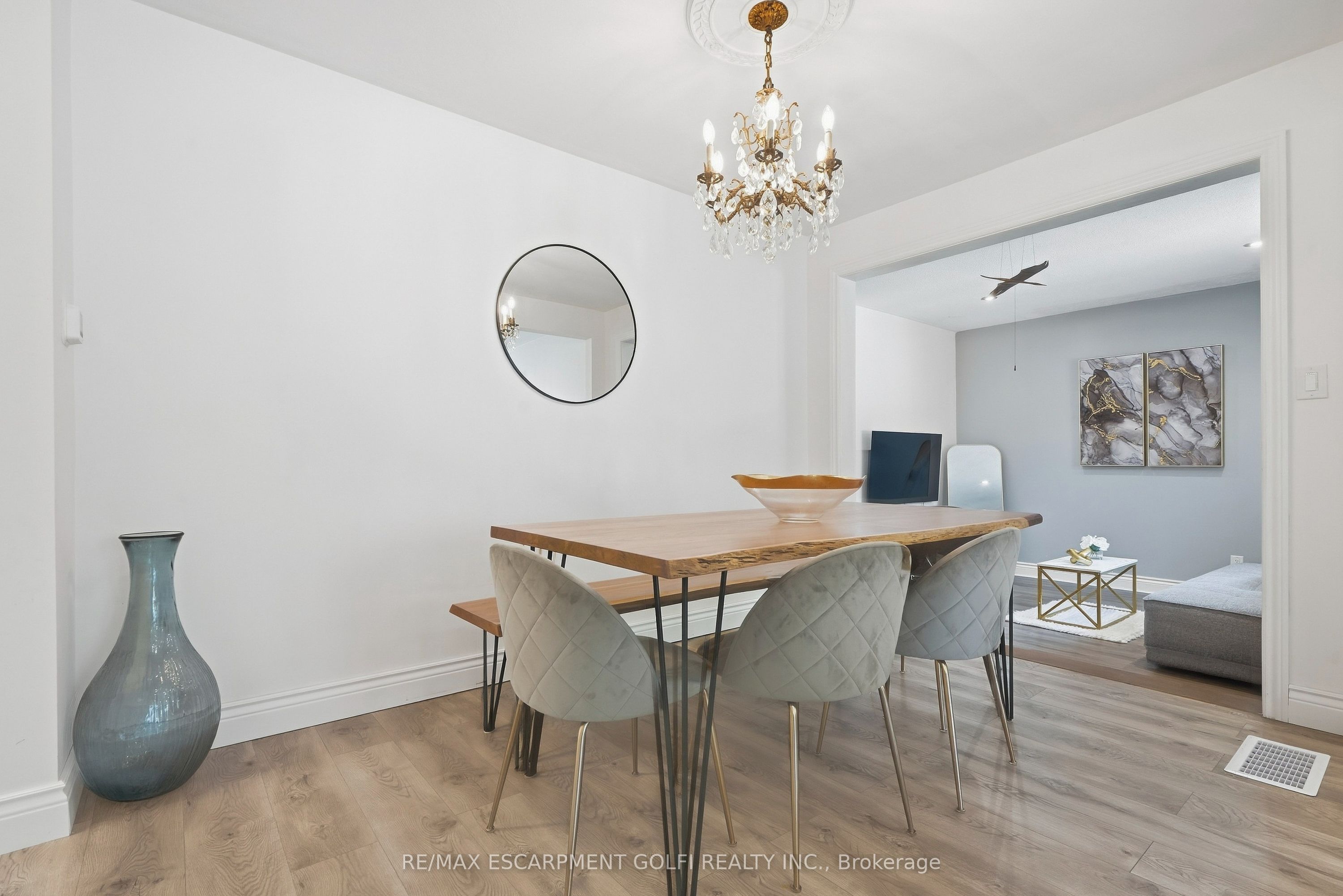 215 West 33rd Street Property Photo 13