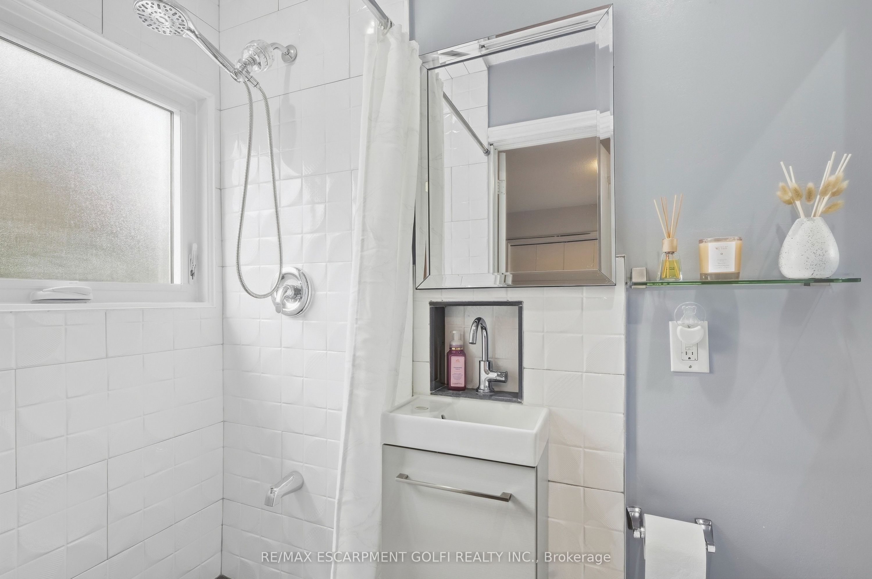215 West 33rd Street Property Photo 19