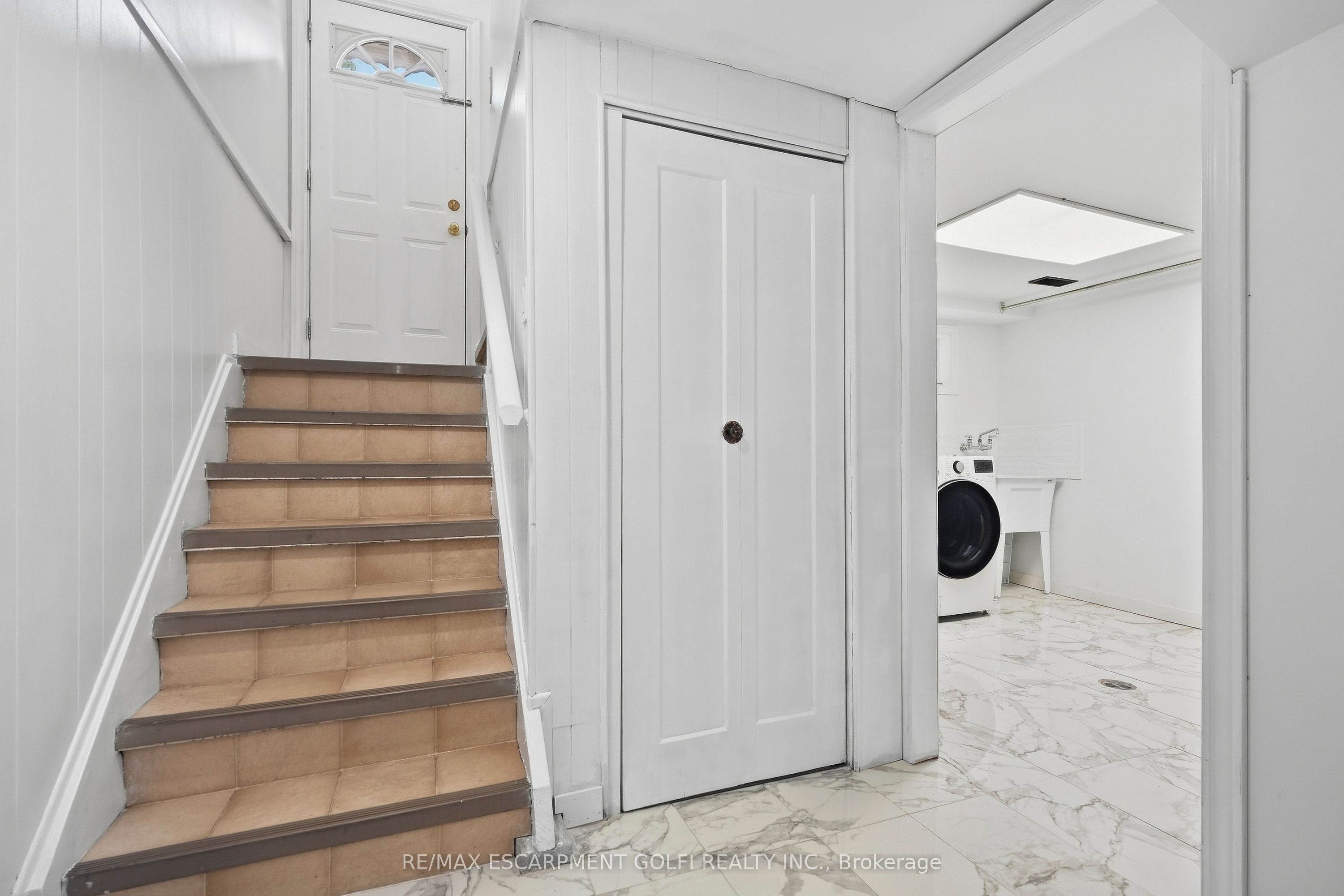 215 West 33rd Street Property Photo 27