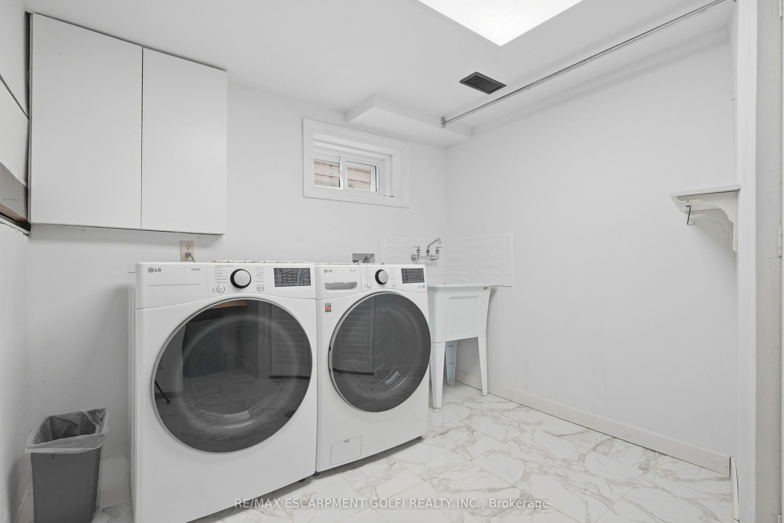215 West 33rd Street Property Photo 29
