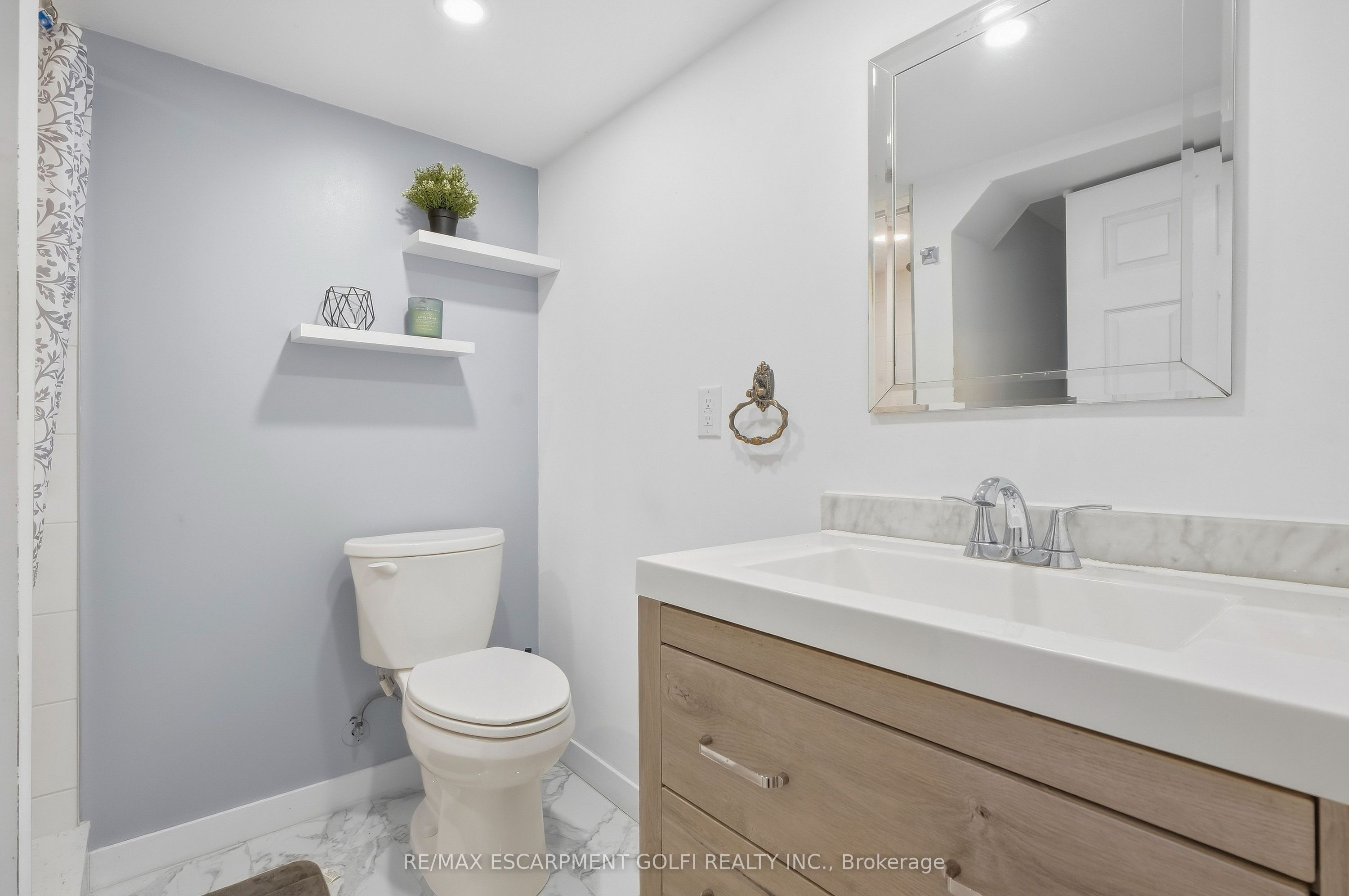 215 West 33rd Street Property Photo 36