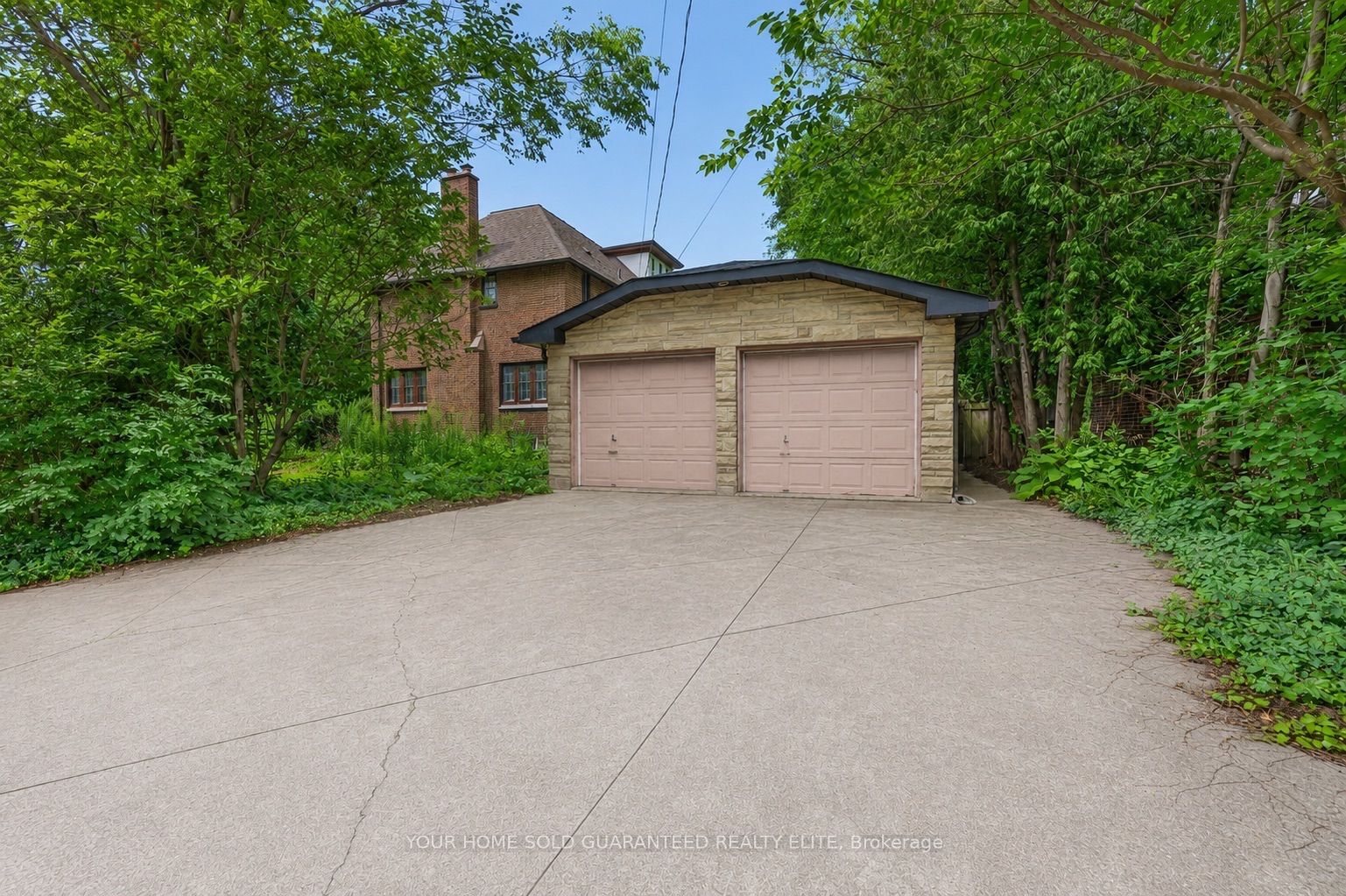 4 Forsyth Avenue N Property Photo 3