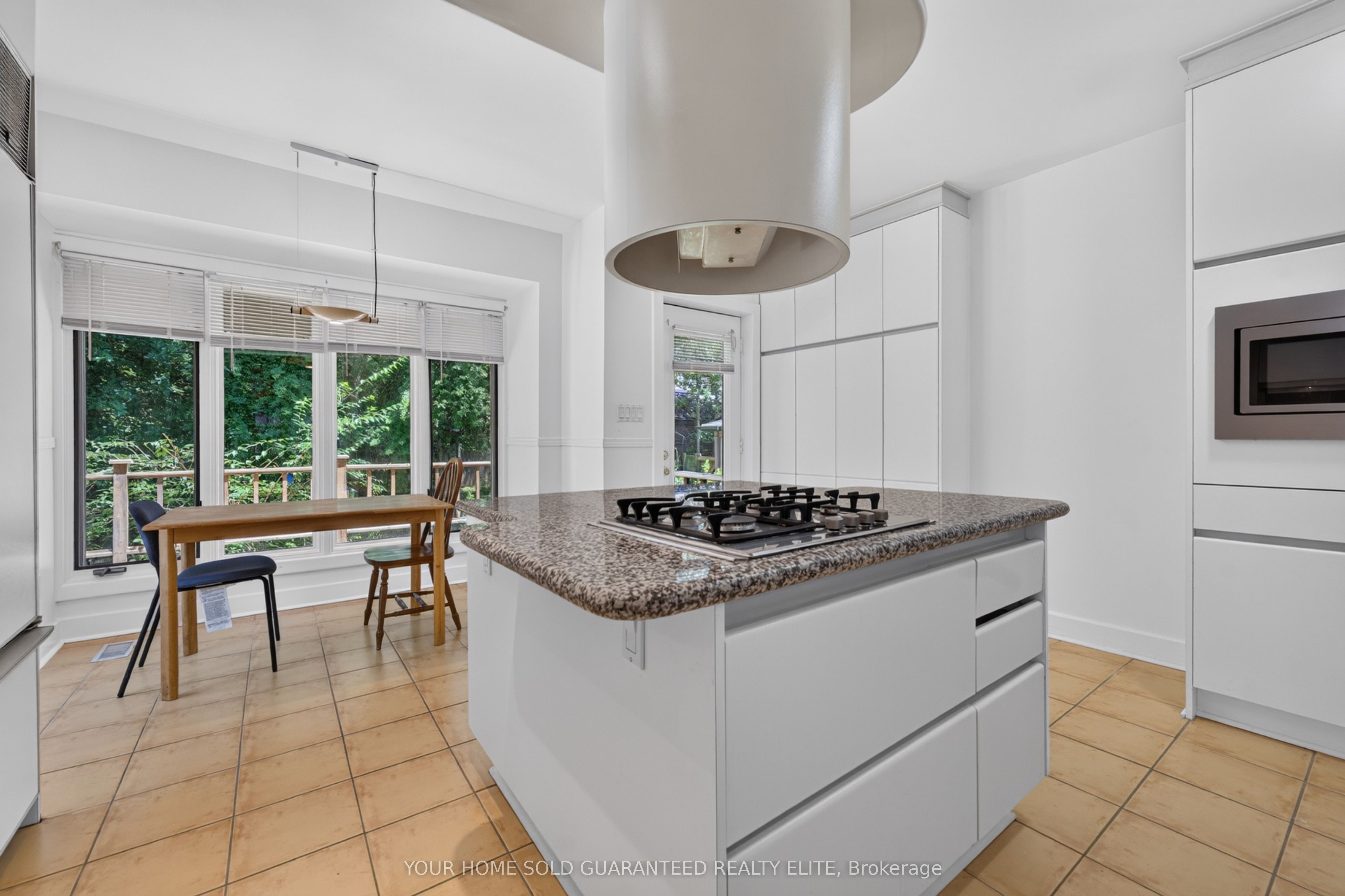 4 Forsyth Avenue N Property Photo 5