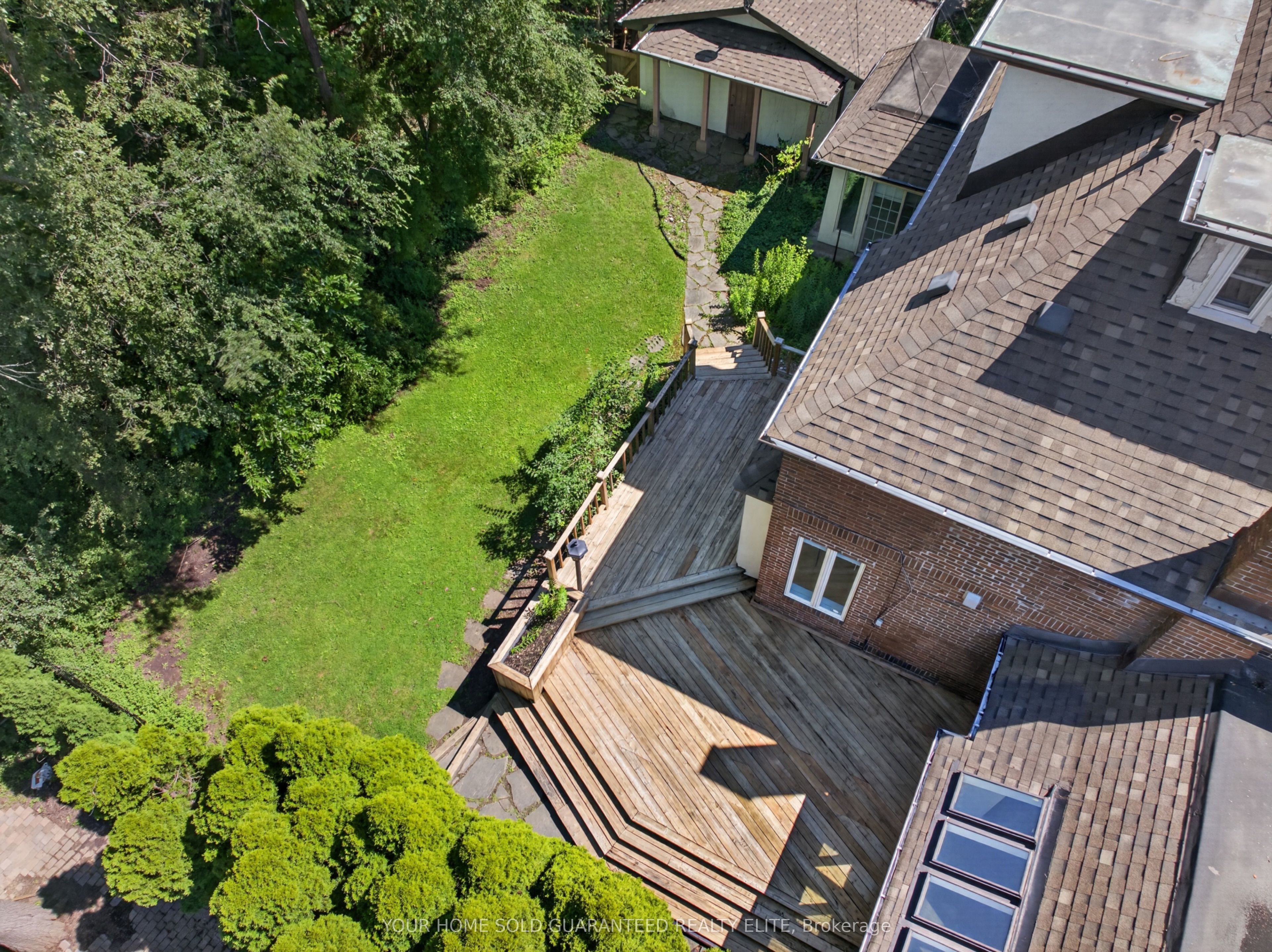 4 Forsyth Avenue N Property Photo 14