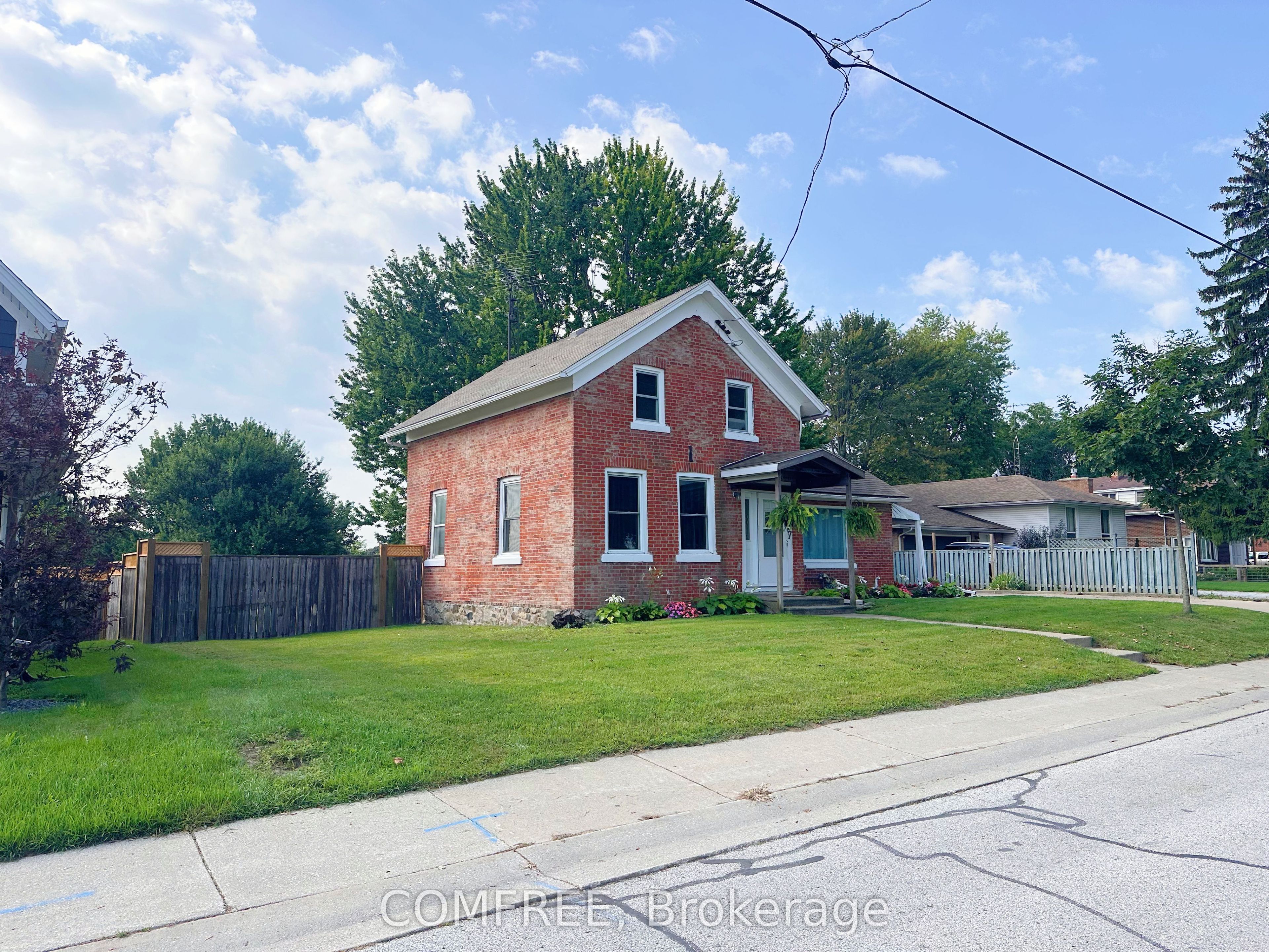 1657 Elgin Street Property Photo 2