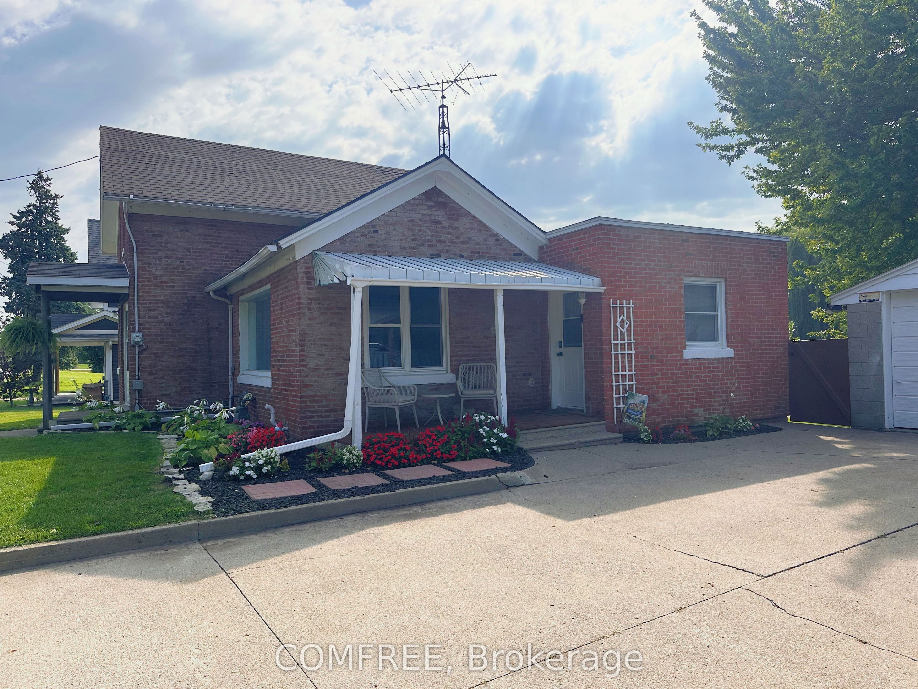 1657 Elgin Street Property Photo 4