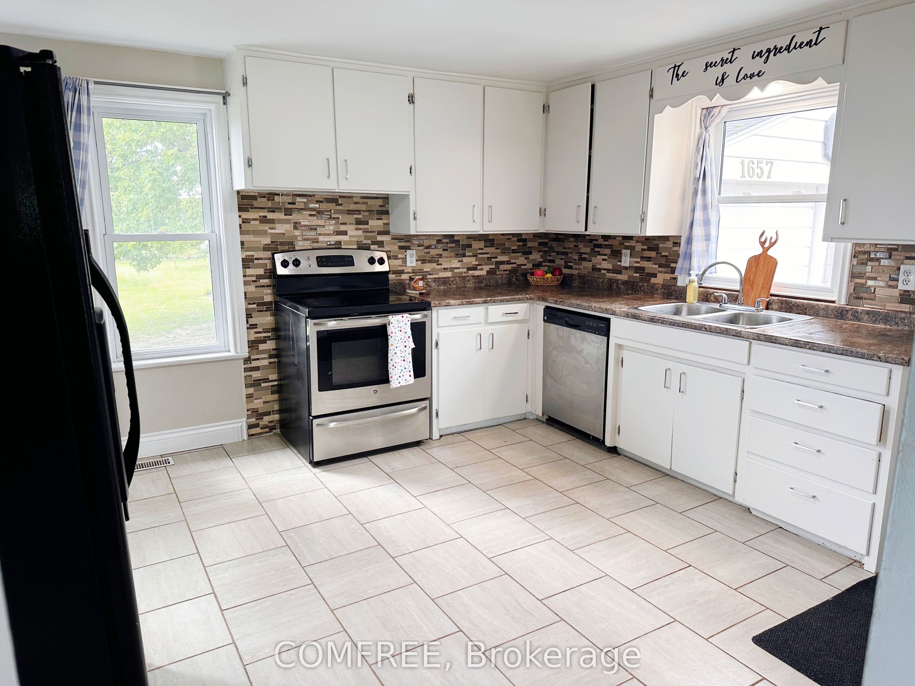 1657 Elgin Street Property Photo 14
