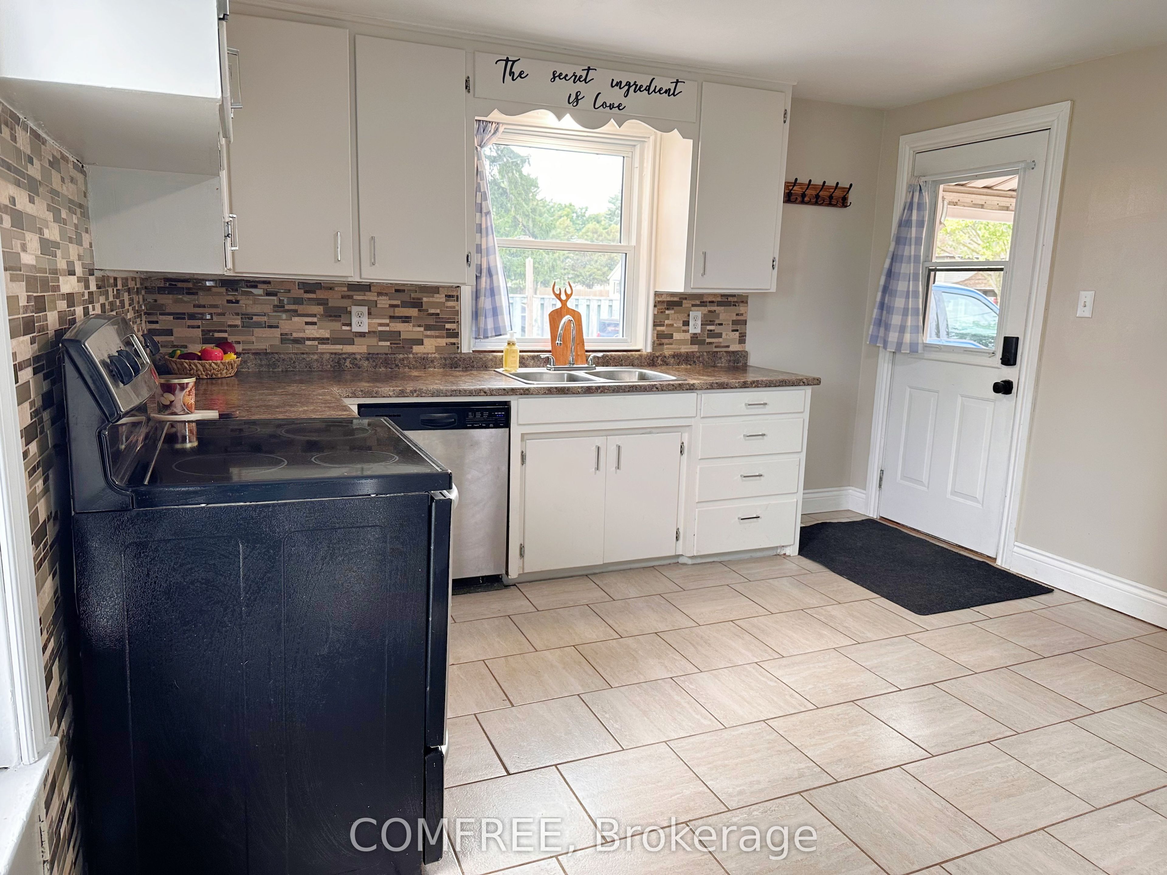 1657 Elgin Street Property Photo 15